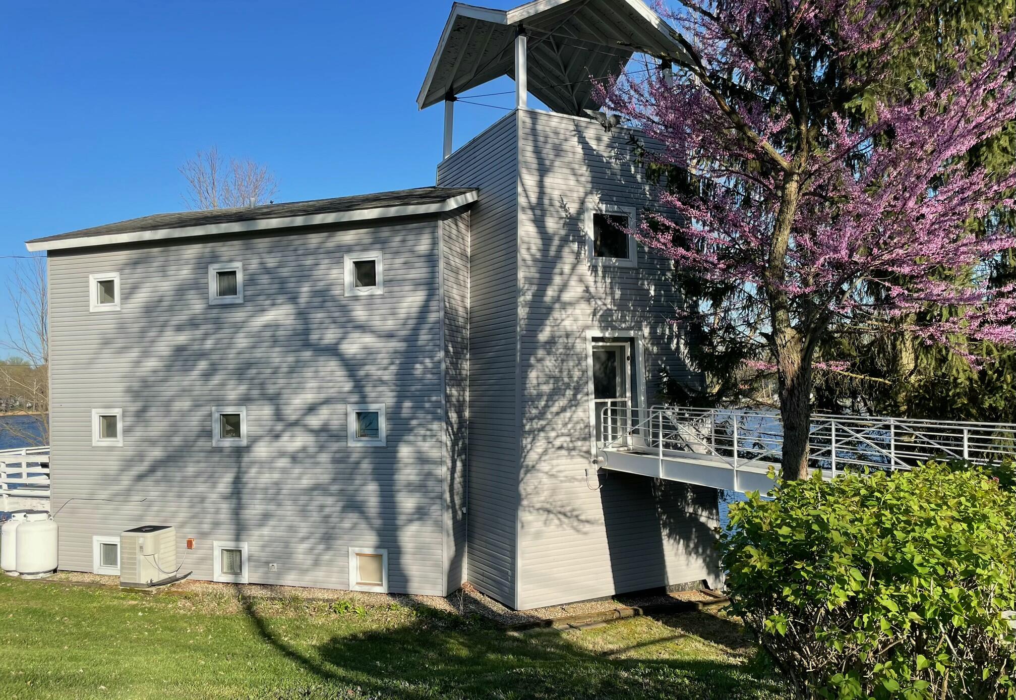 15657 NE Lakeview Drive Buchanan MI 49107