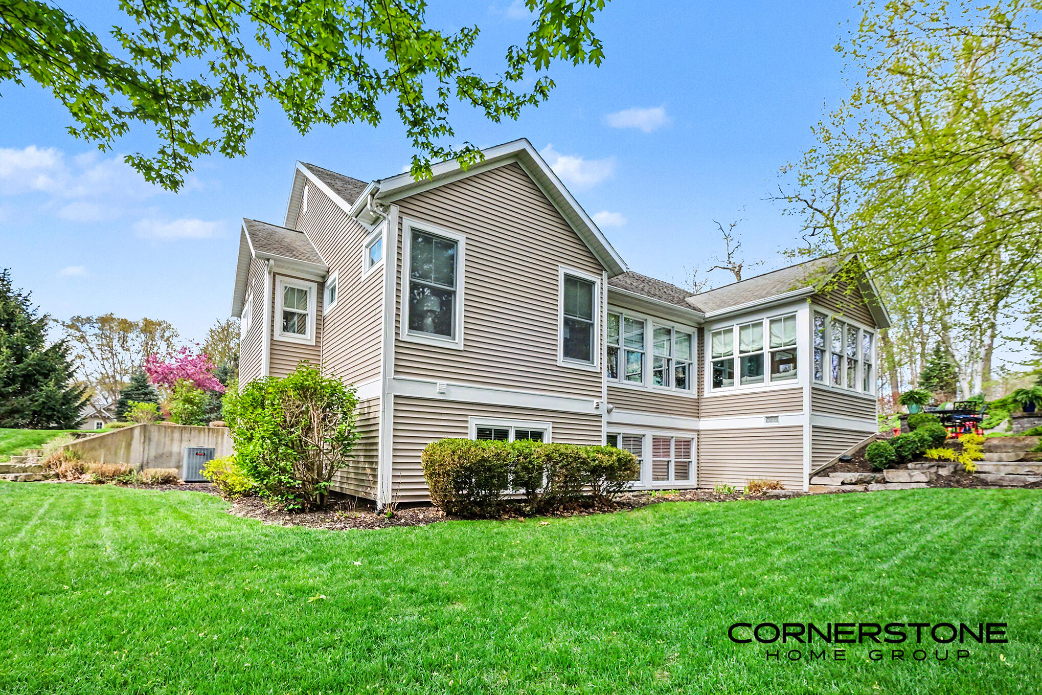 4263 S Oak Pointe Court NE Grand Rapids MI 49525