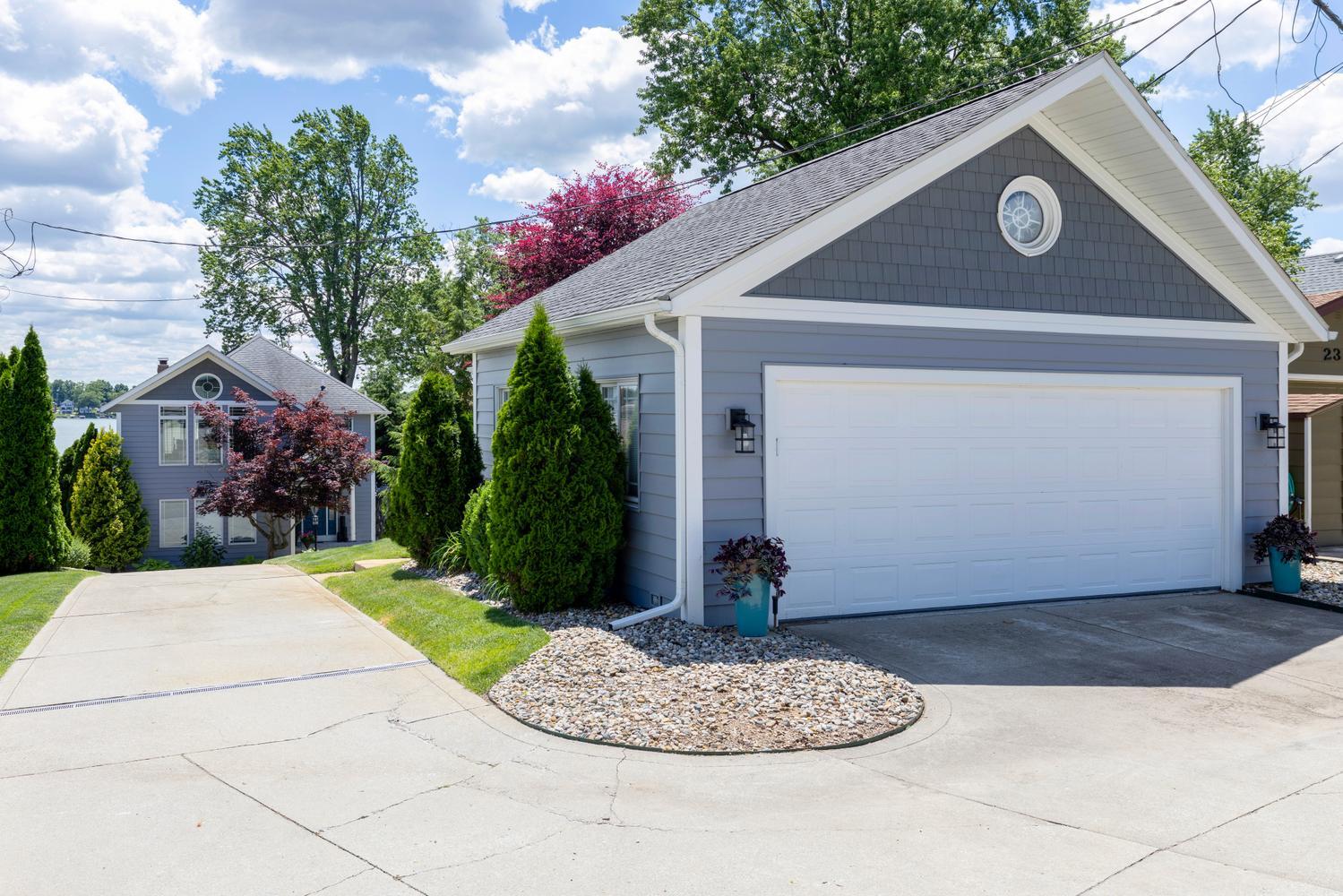 23631 N Shore Drive Edwardsburg MI 49112