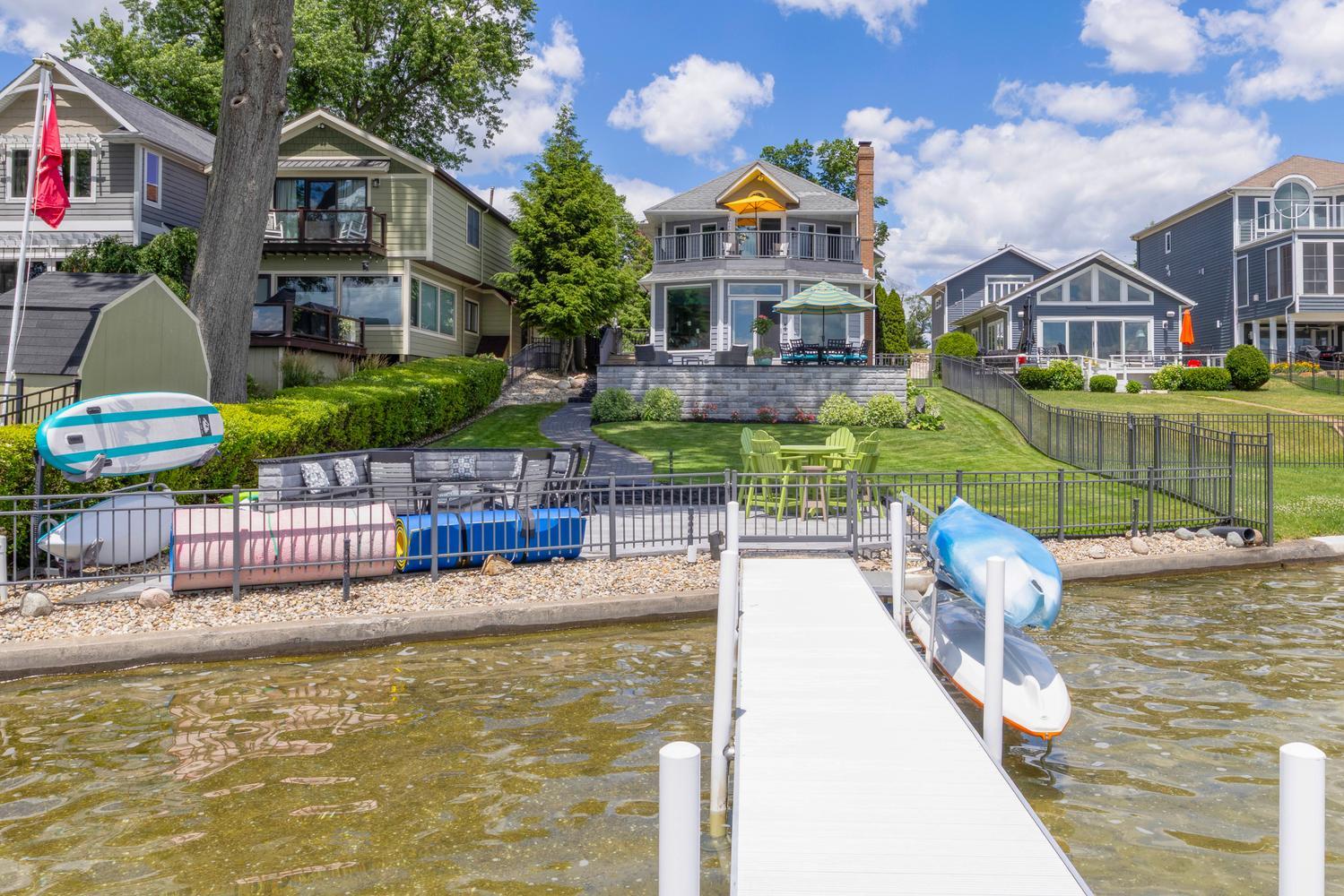 23631 N Shore Drive Edwardsburg MI 49112