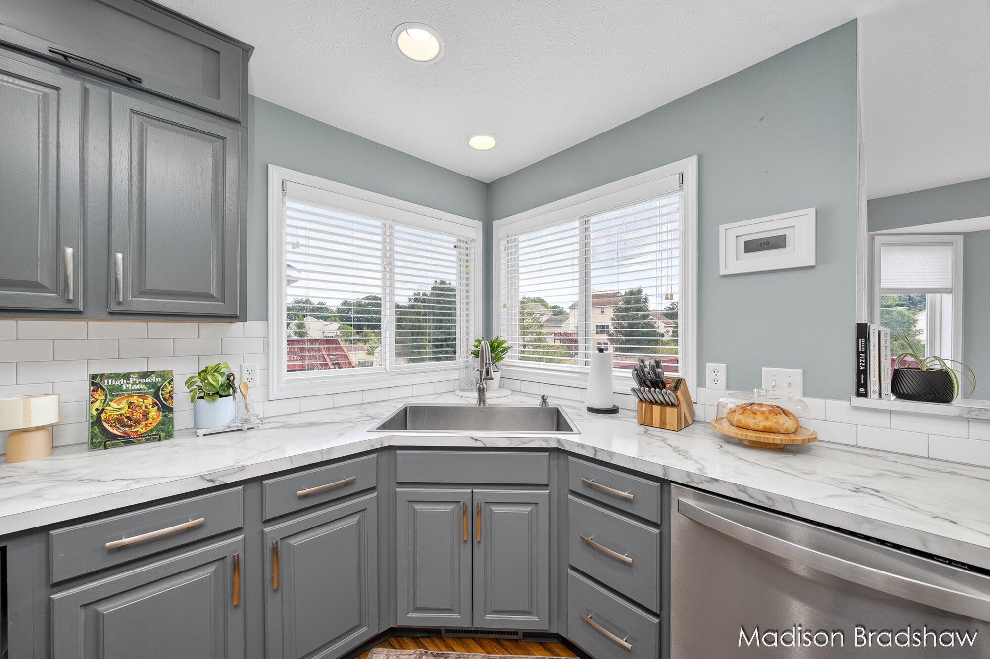 5866 E Grove Drive SE Grand Rapids MI 49512