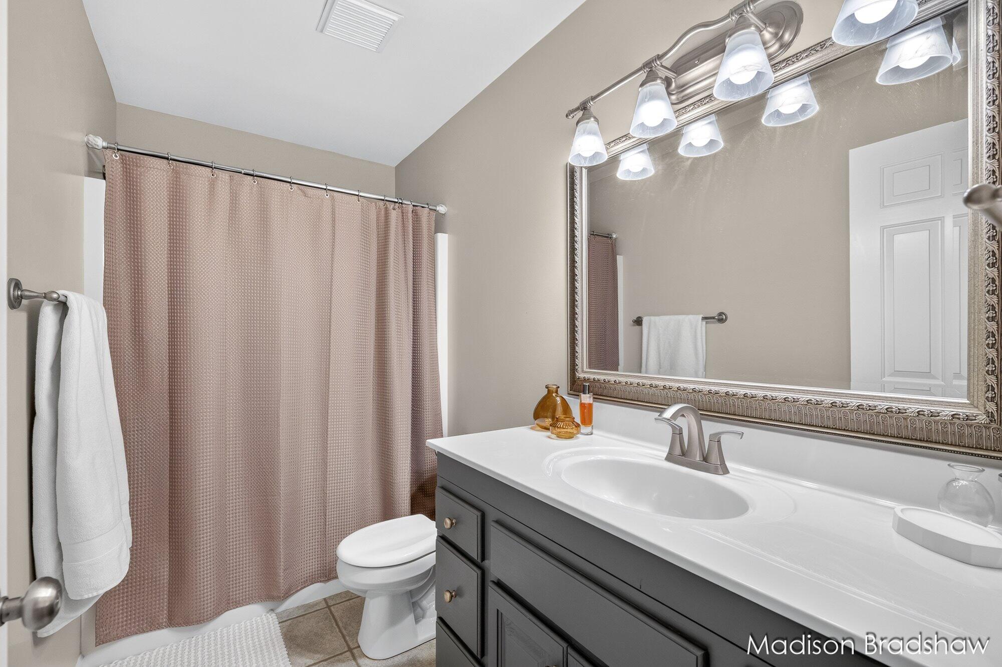 5866 E Grove Drive SE Grand Rapids MI 49512