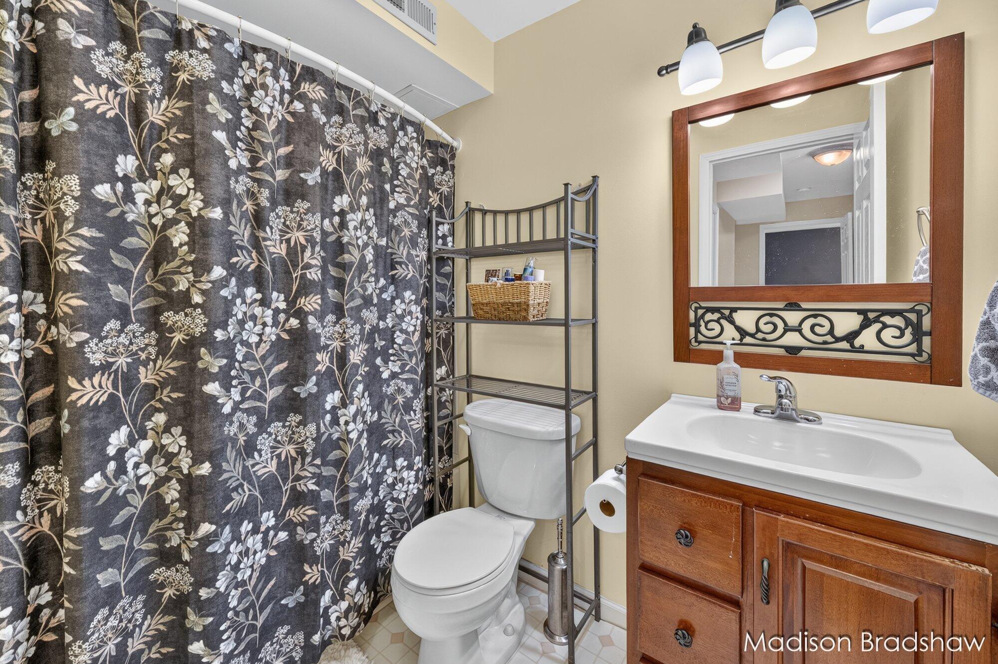 5866 E Grove Drive SE Grand Rapids MI 49512