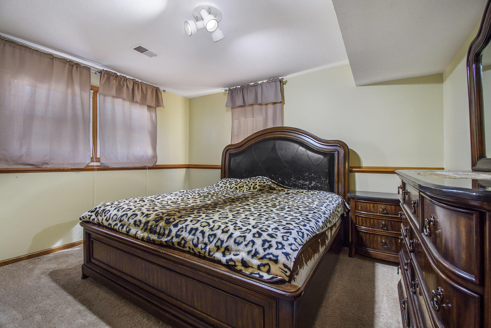 1370 Manorwood Drive SE Grand Rapids MI 49508