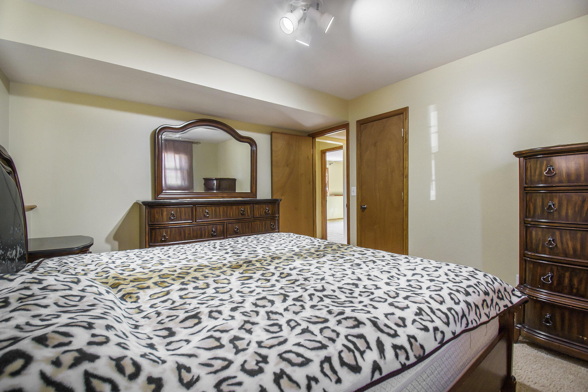 1370 Manorwood Drive SE Grand Rapids MI 49508