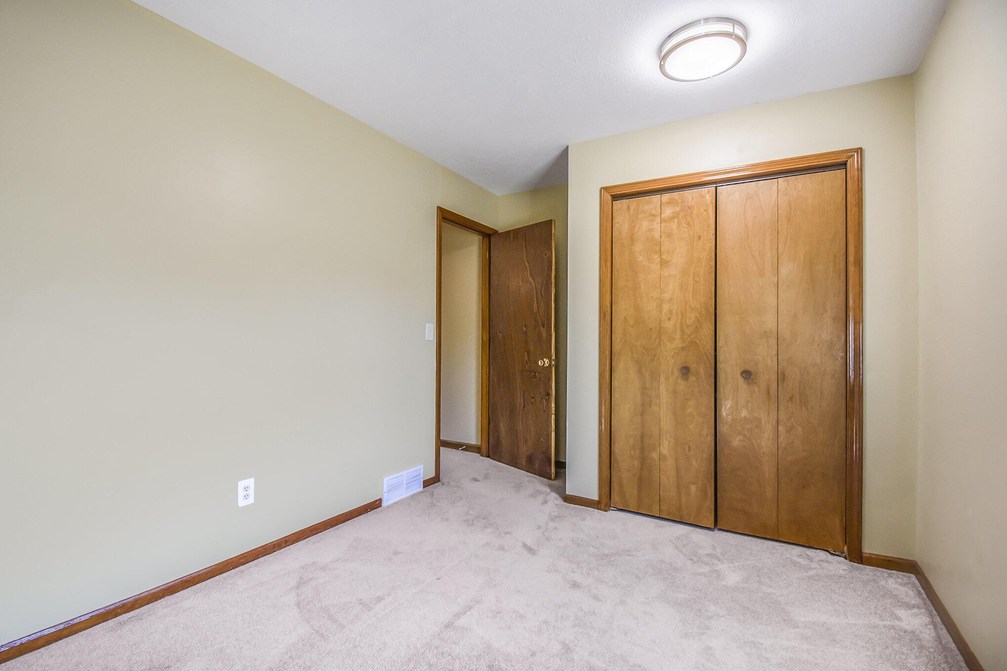 1370 Manorwood Drive SE Grand Rapids MI 49508