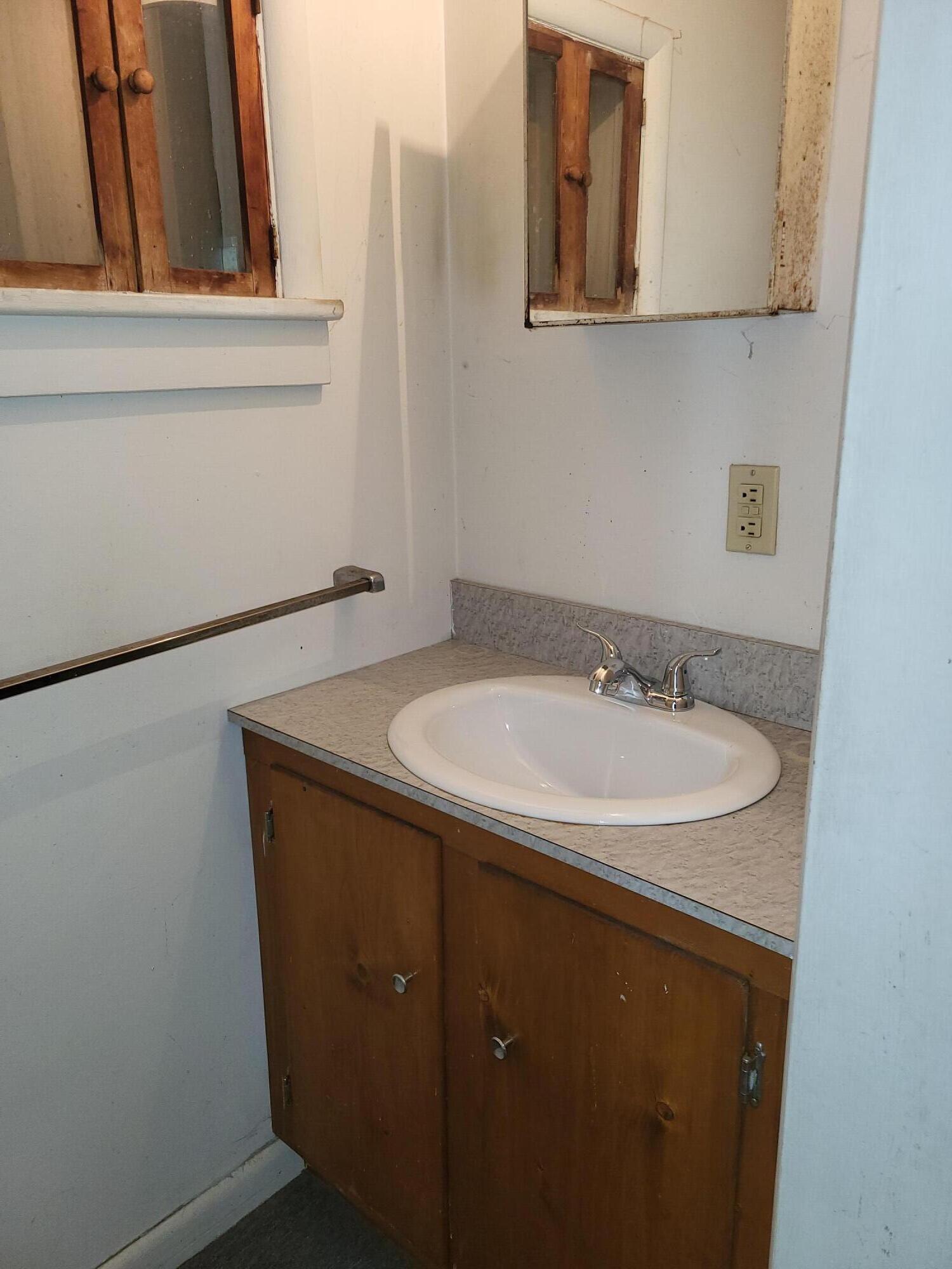 219 E Delaware Decatur MI 49045