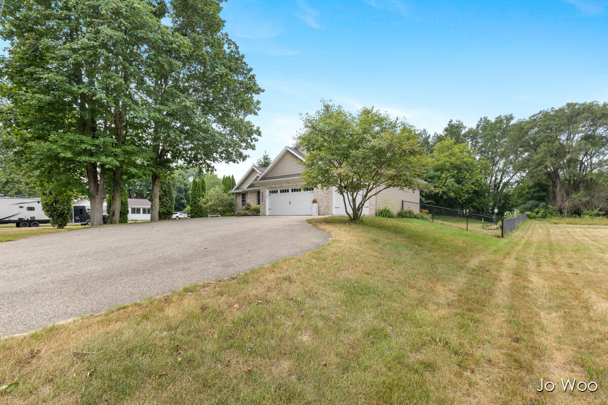 3529 Buttrick Avenue SE Ada MI 49301
