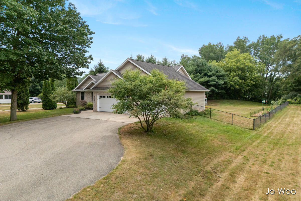 3529 Buttrick Avenue SE Ada MI 49301