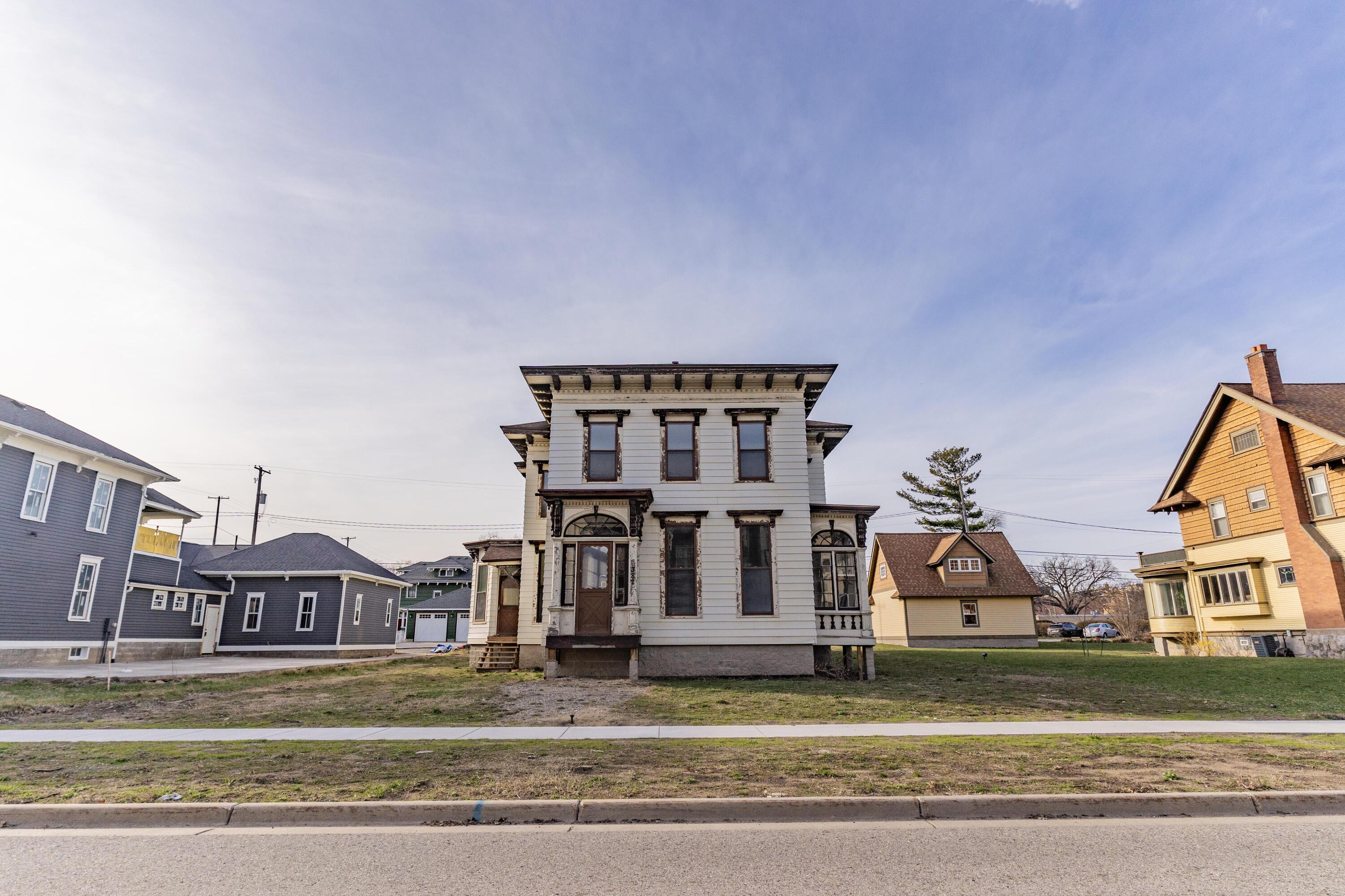 382 W Muskegon Avenue Muskegon MI 49440