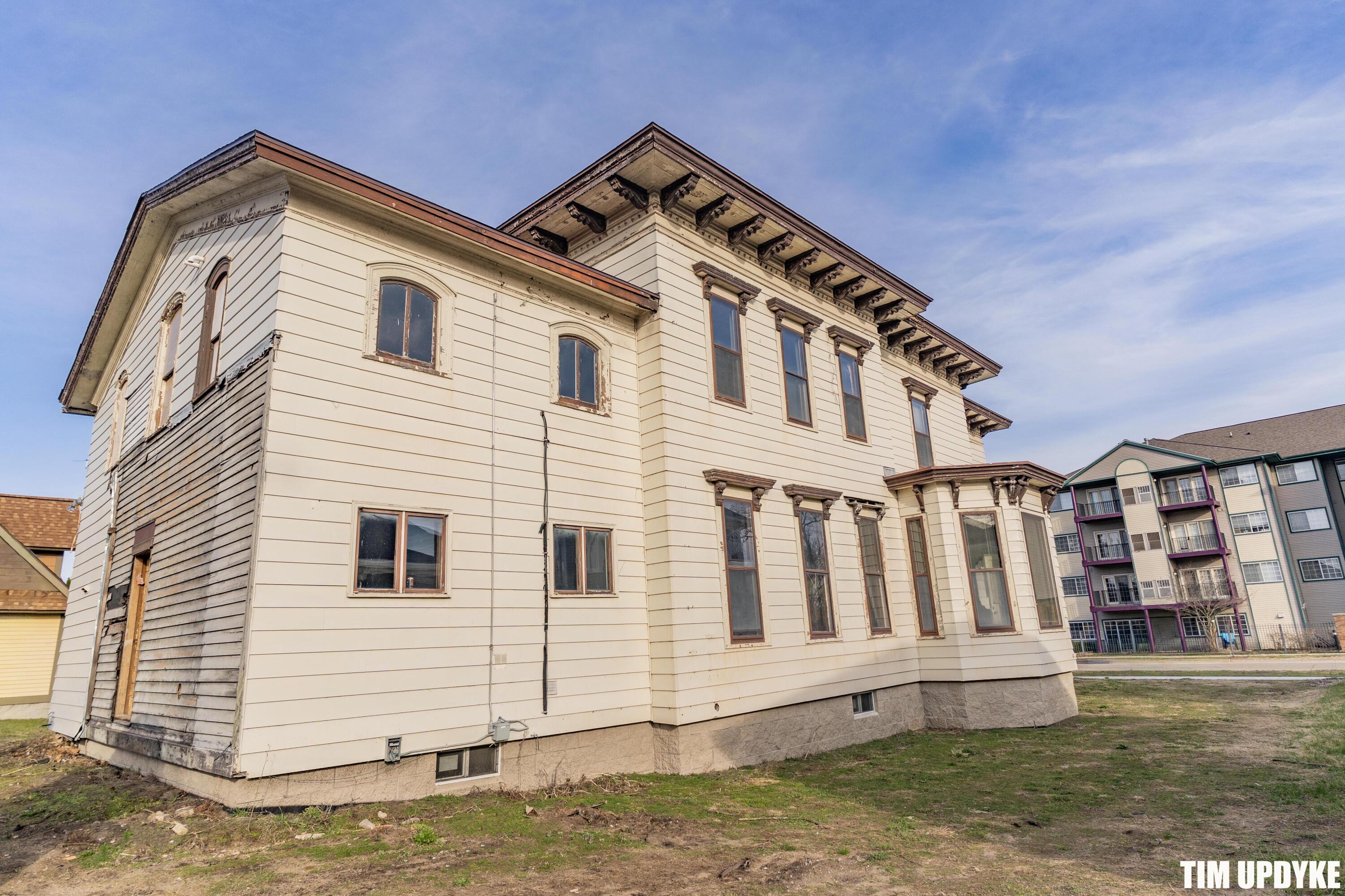 382 W Muskegon Avenue Muskegon MI 49440