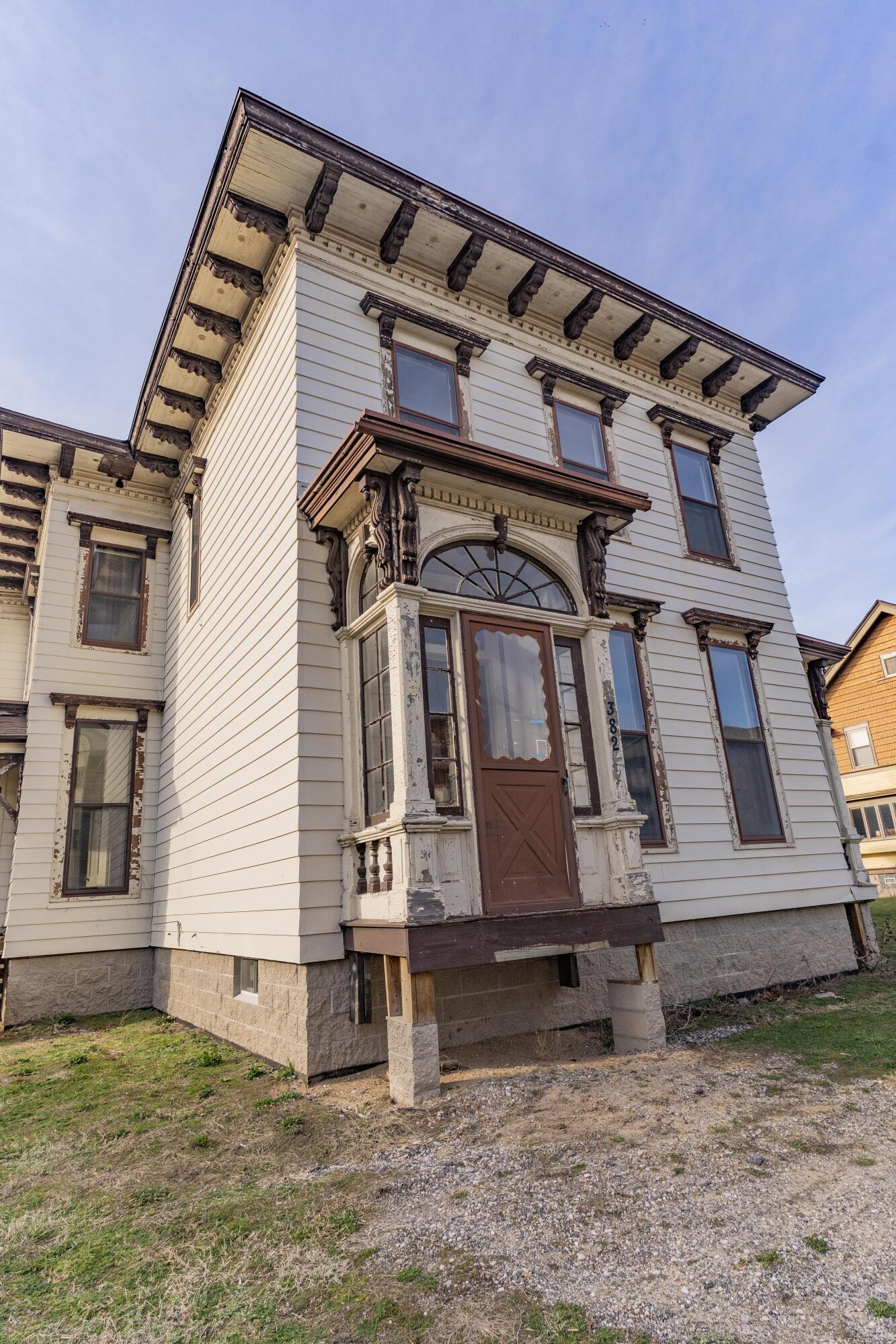 382 W Muskegon Avenue Muskegon MI 49440