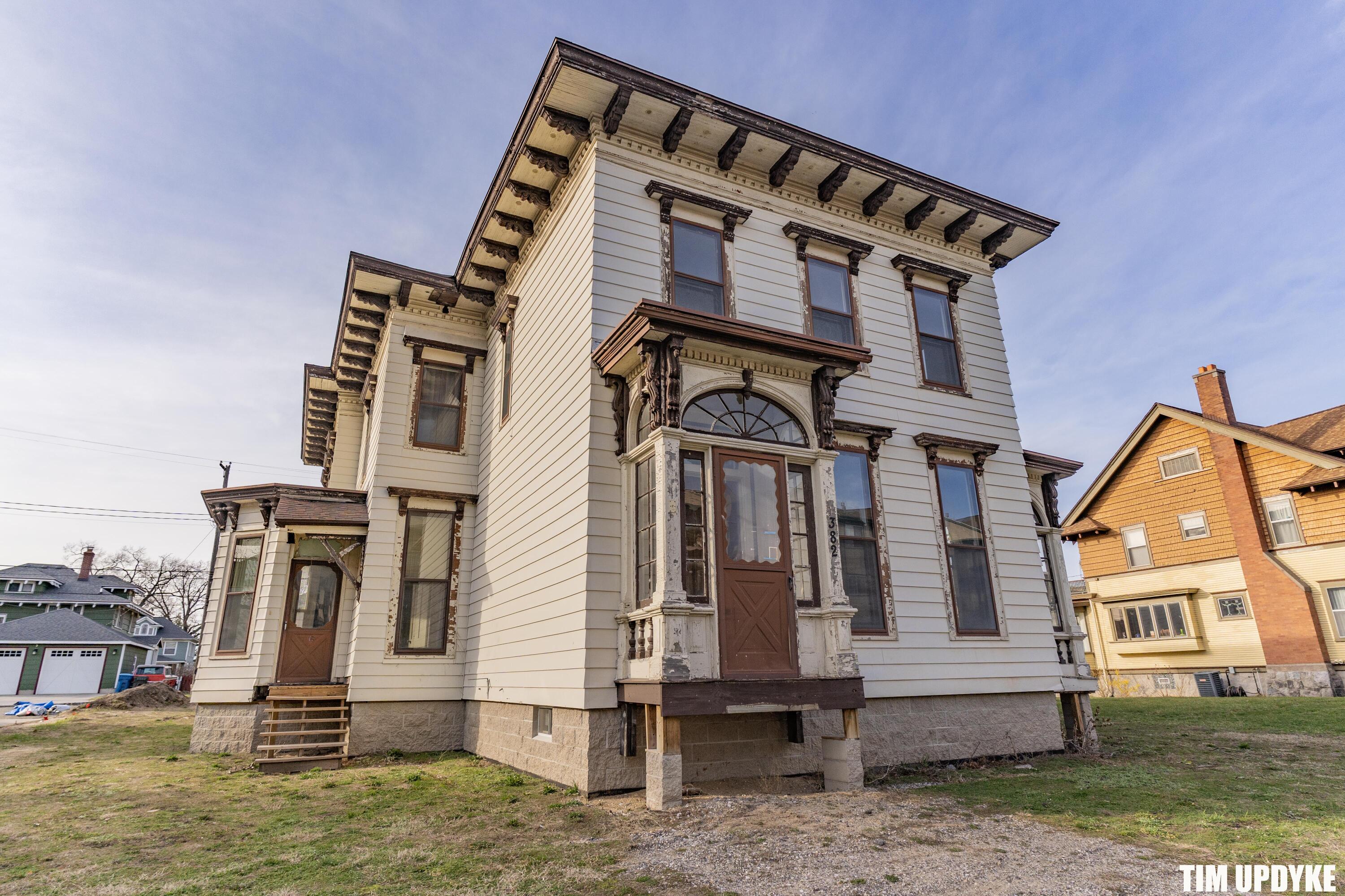 382 W Muskegon Avenue Muskegon MI 49440