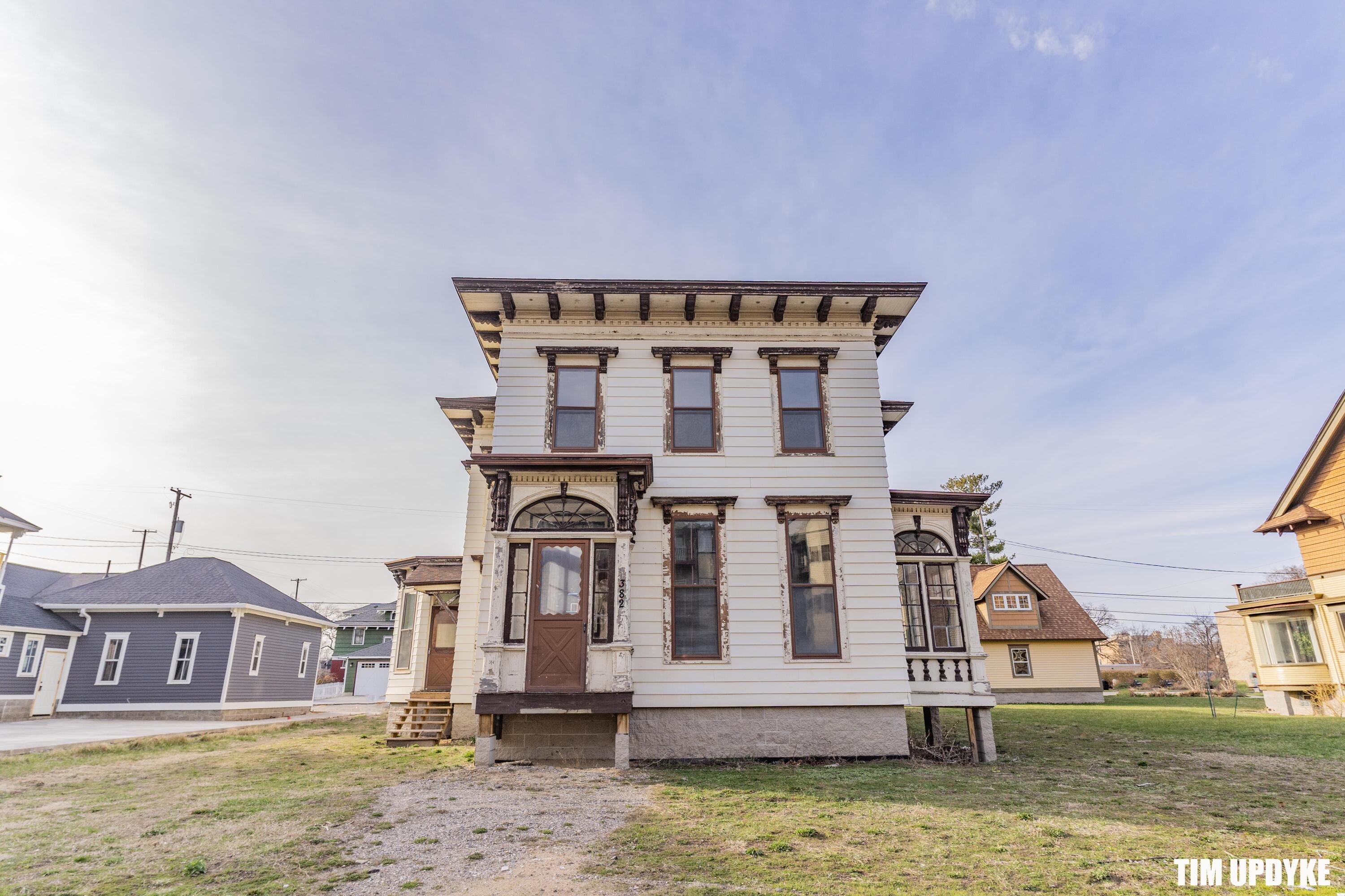 382 W Muskegon Avenue Muskegon MI 49440