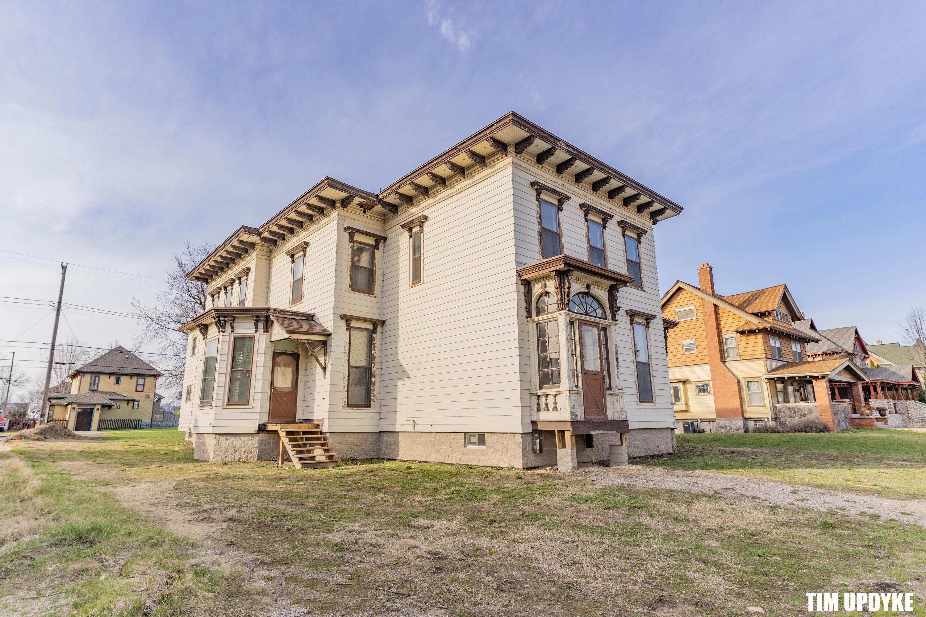 382 W Muskegon Avenue Muskegon MI 49440