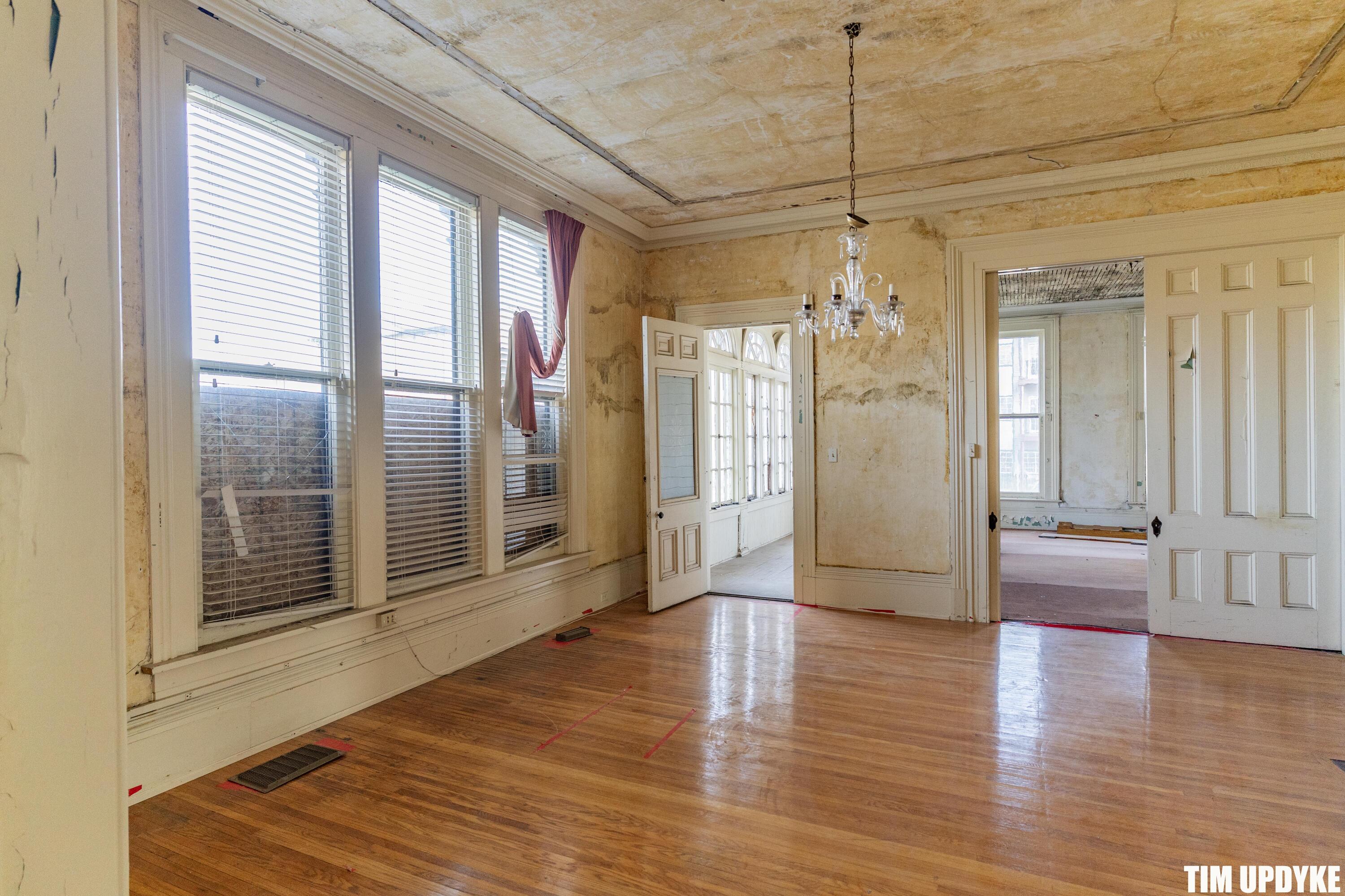 382 W Muskegon Avenue Muskegon MI 49440