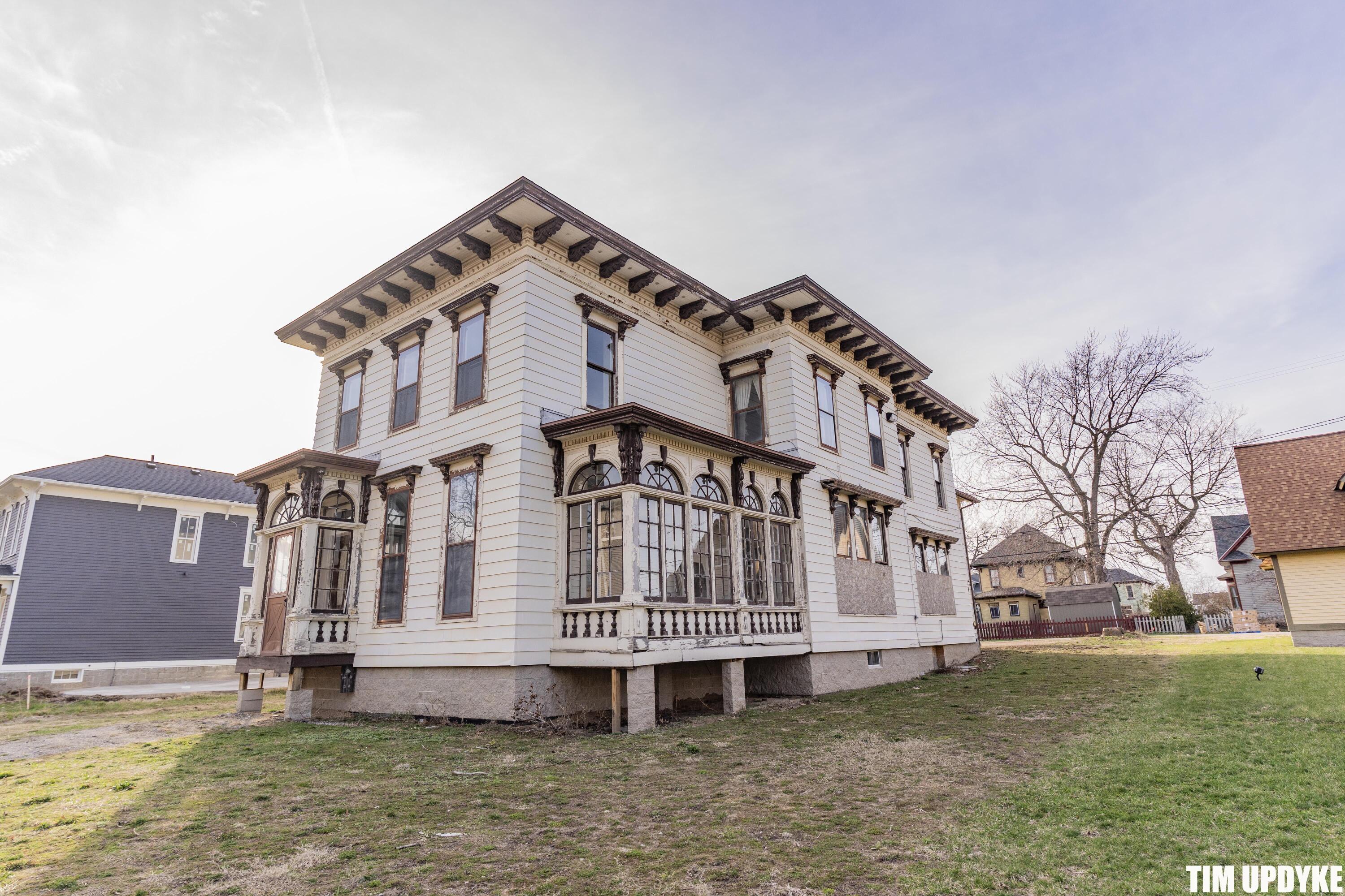 382 W Muskegon Avenue Muskegon MI 49440