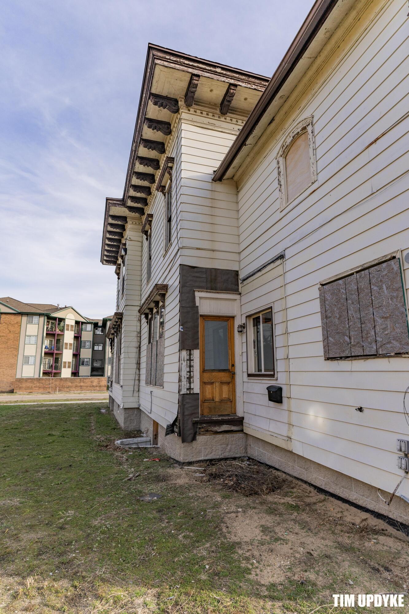 382 W Muskegon Avenue Muskegon MI 49440