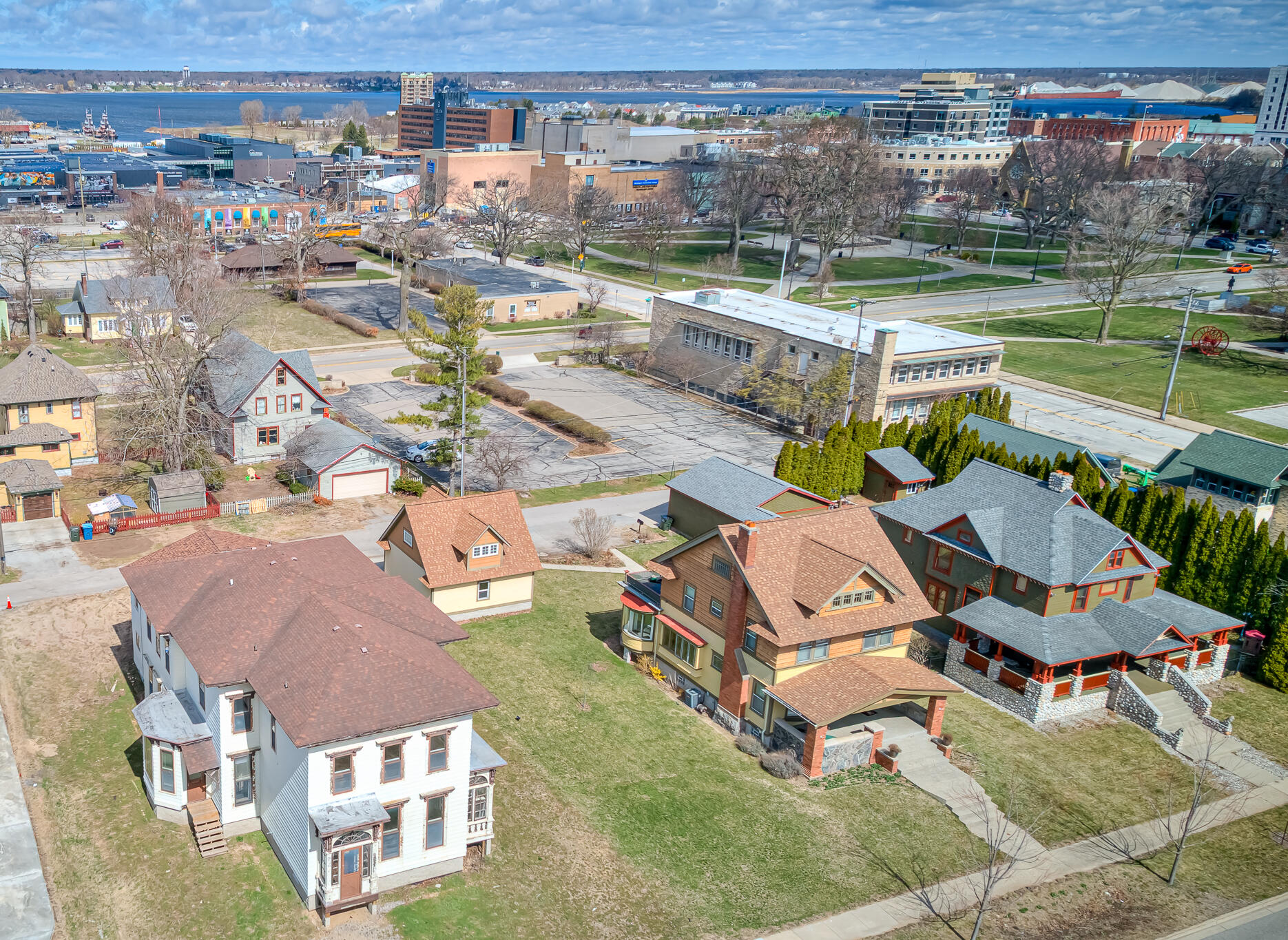 382 W Muskegon Avenue Muskegon MI 49440