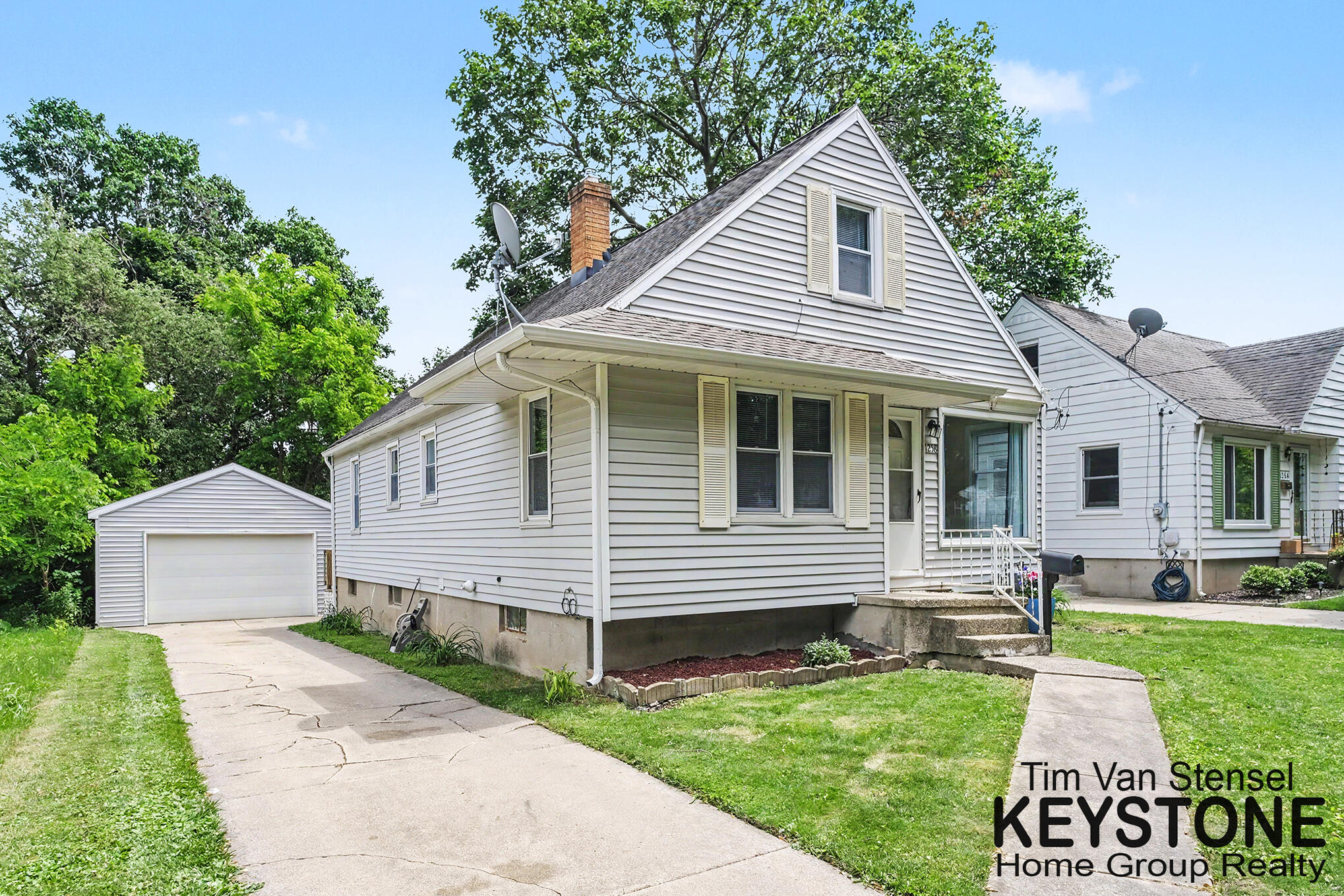 1258 Spring Avenue NE Grand Rapids MI 49505