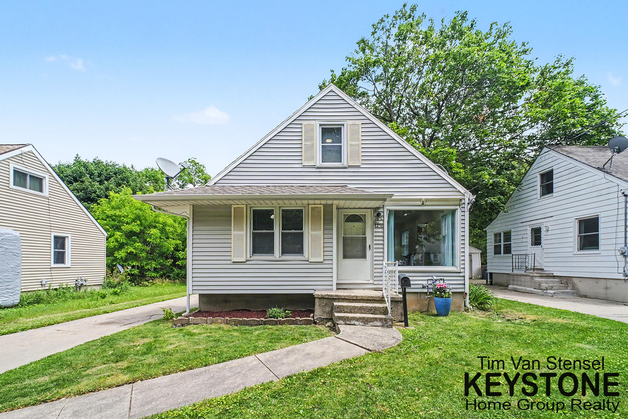 1258 Spring Avenue NE Grand Rapids MI 49505