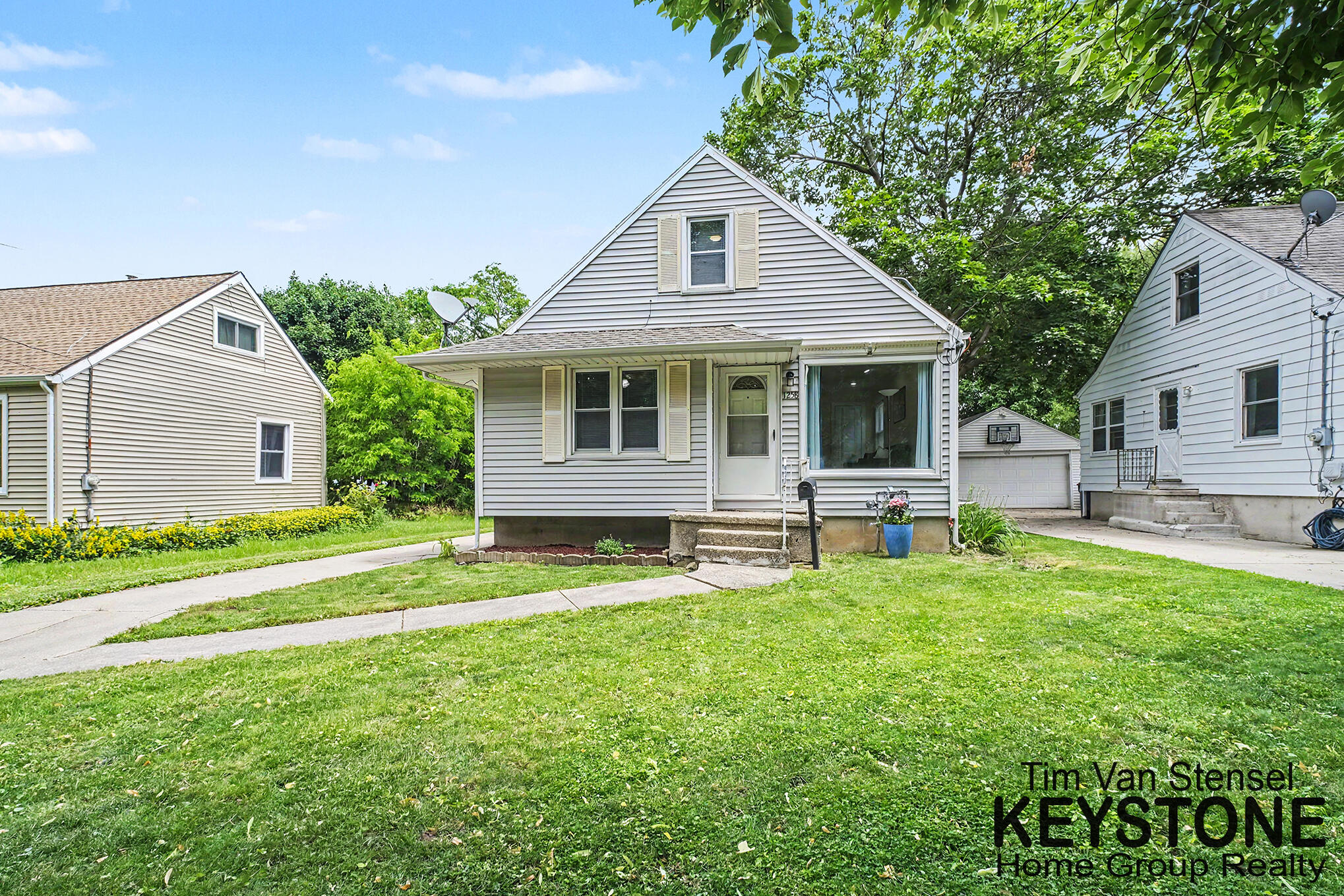 1258 Spring Avenue NE Grand Rapids MI 49505