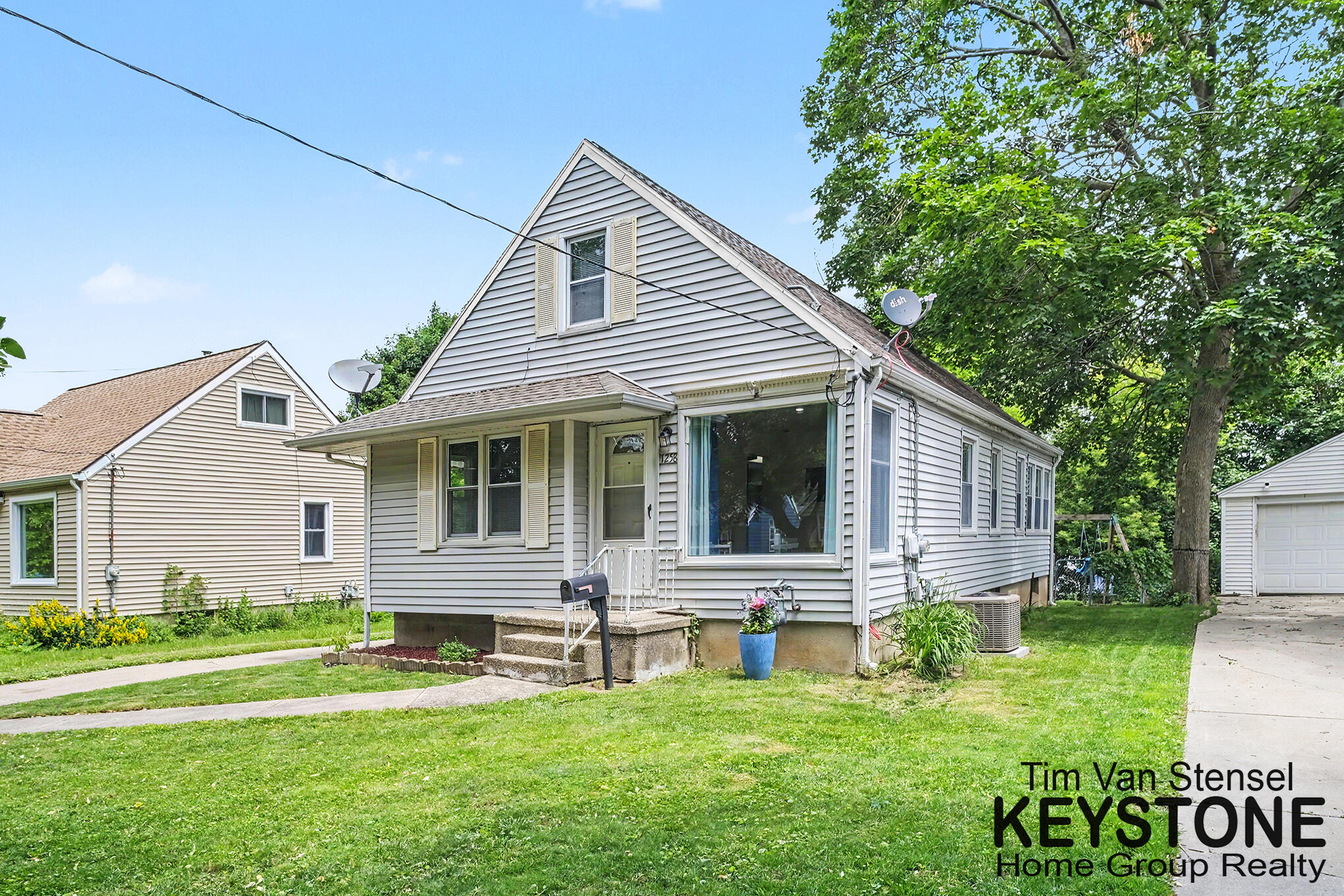 1258 Spring Avenue NE Grand Rapids MI 49505