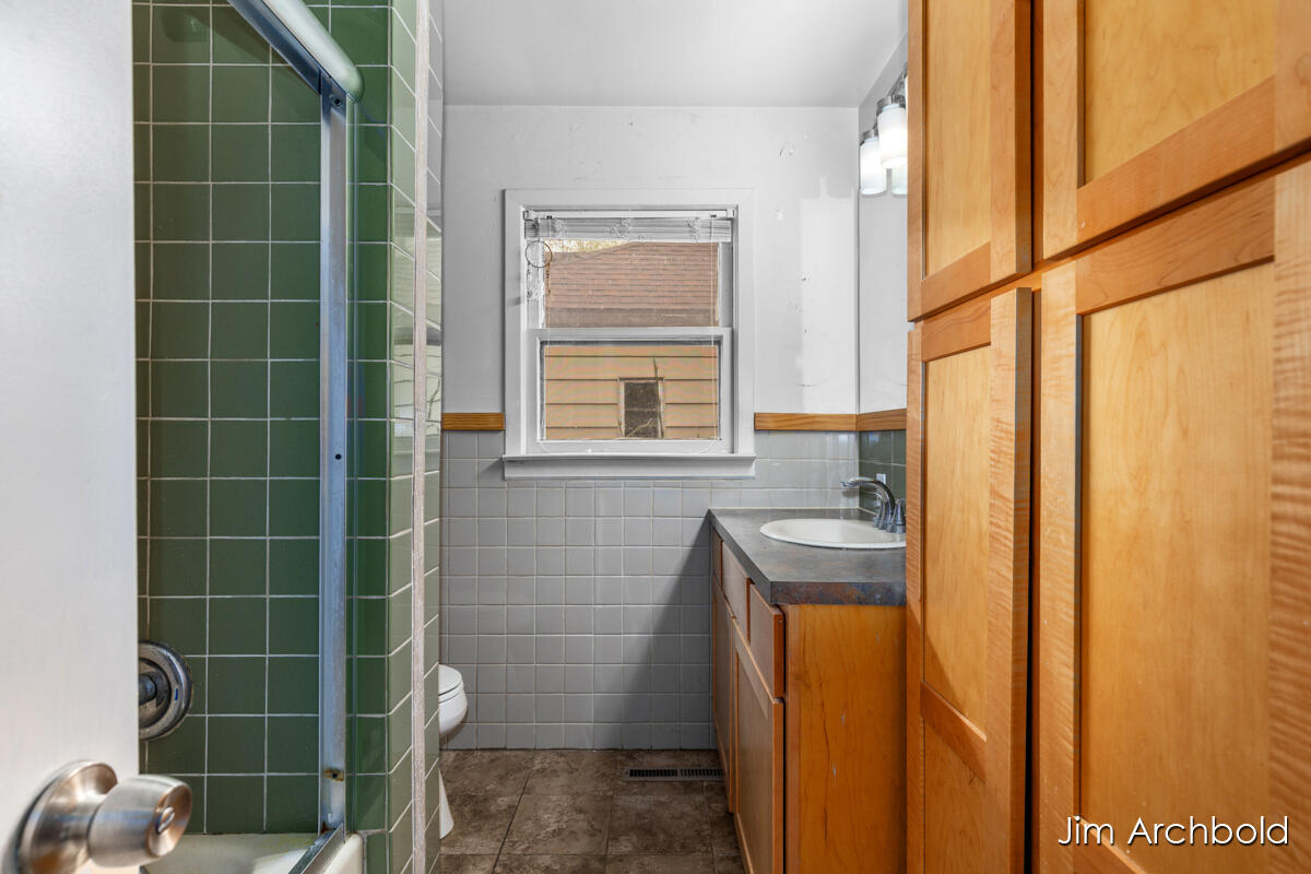 146 Bellevue Street SE Grand Rapids MI 49548