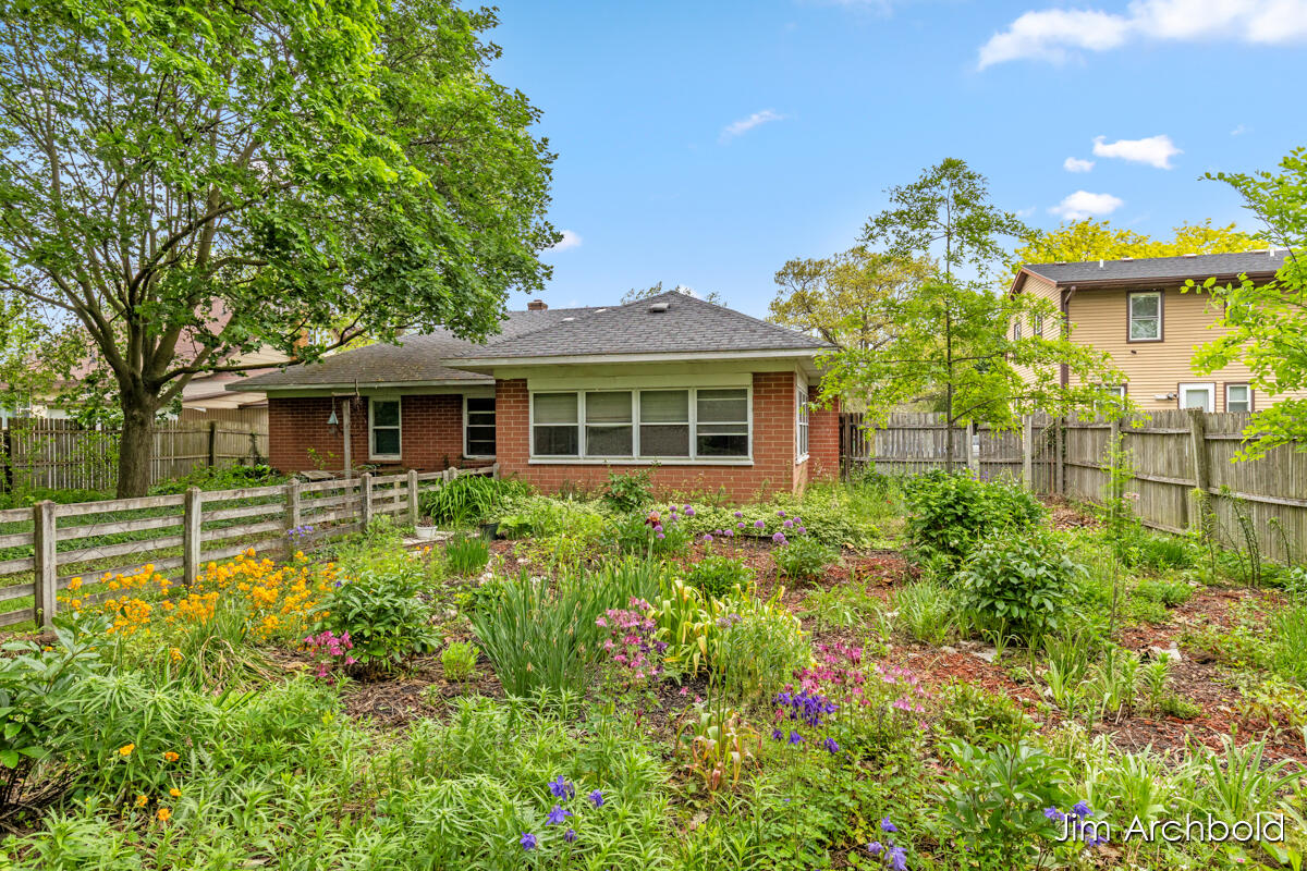 146 Bellevue Street SE Grand Rapids MI 49548
