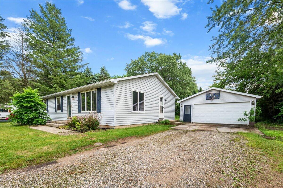 7218 11 Mile Road NE Rockford MI 49341