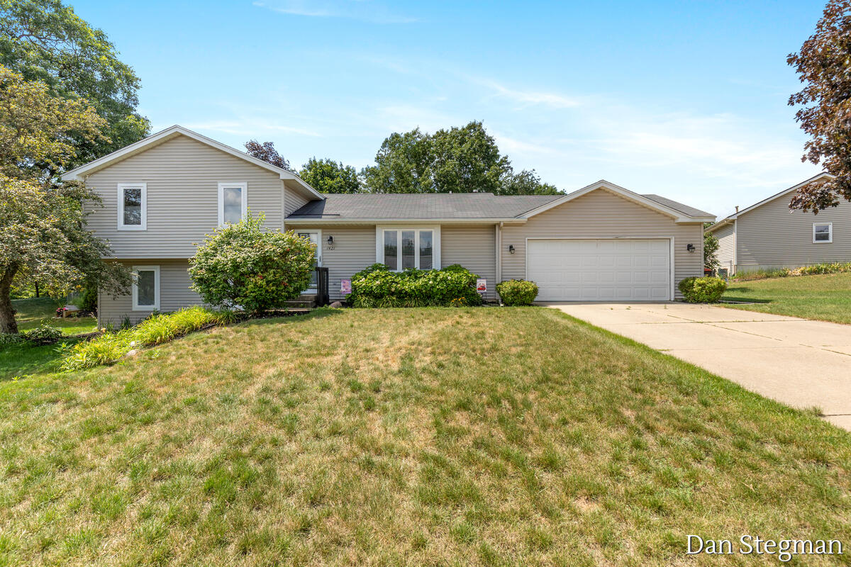 1421 Hollow Ridge Drive NE Rockford MI 49341