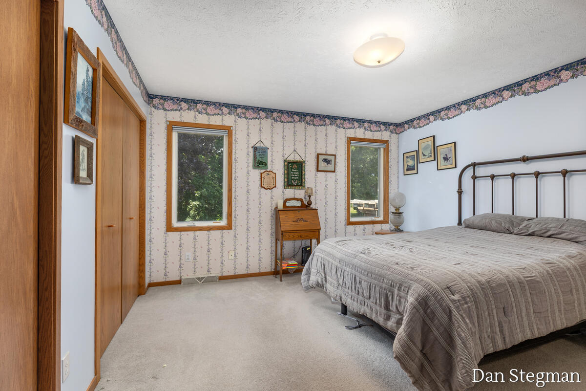 1421 Hollow Ridge Drive NE Rockford MI 49341