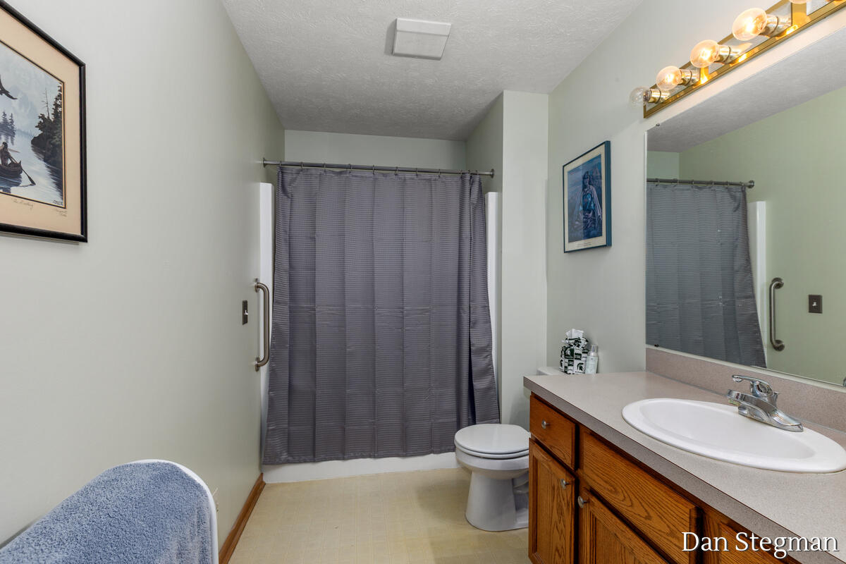 1421 Hollow Ridge Drive NE Rockford MI 49341