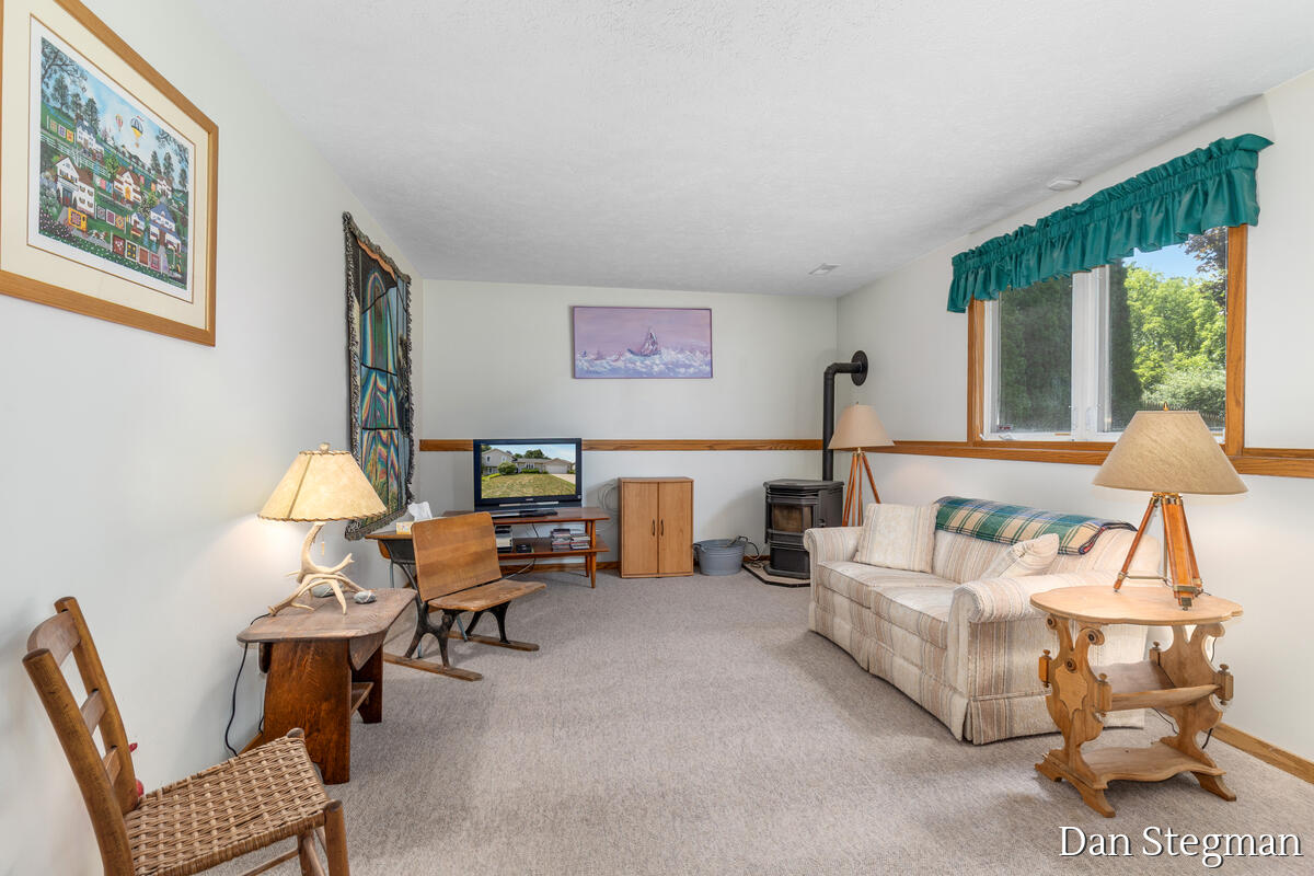 1421 Hollow Ridge Drive NE Rockford MI 49341