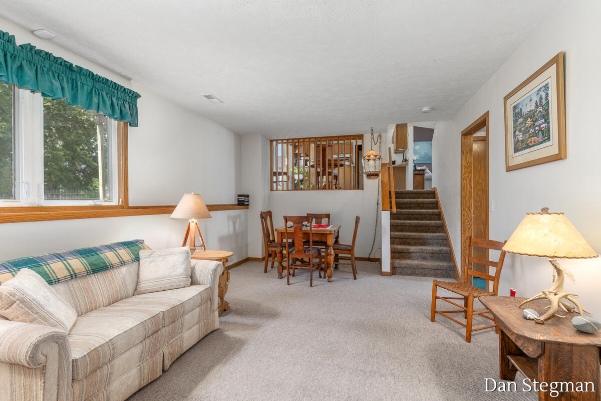 1421 Hollow Ridge Drive NE Rockford MI 49341