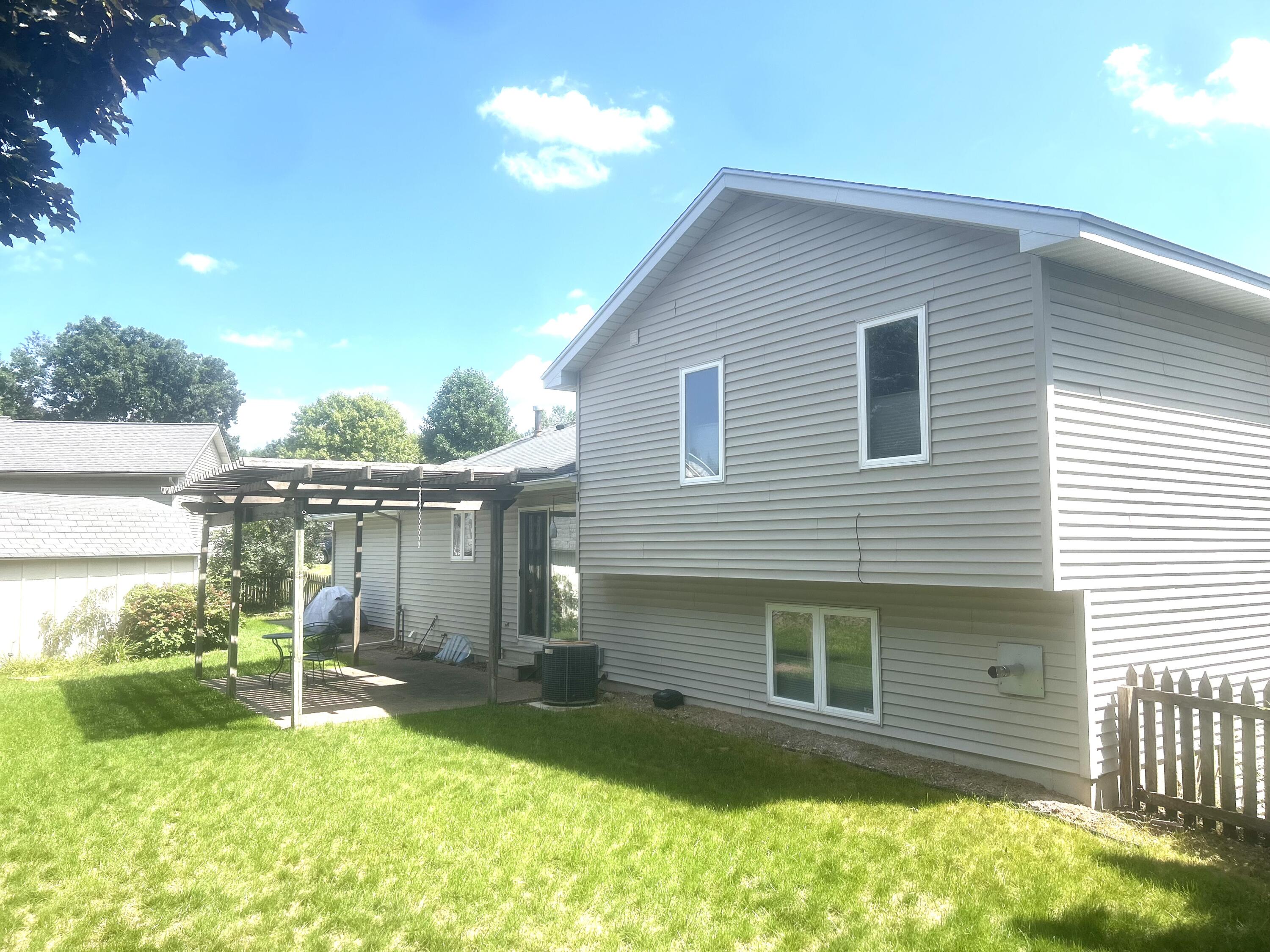 1421 Hollow Ridge Drive NE Rockford MI 49341