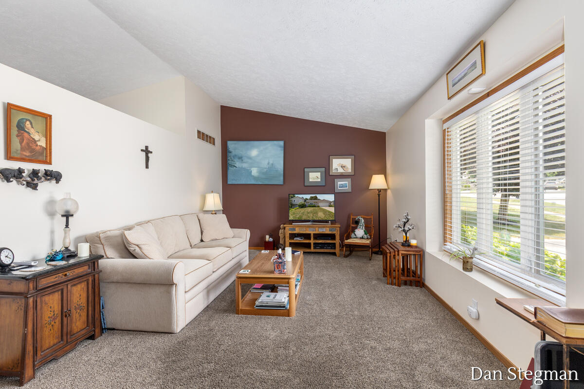 1421 Hollow Ridge Drive NE Rockford MI 49341