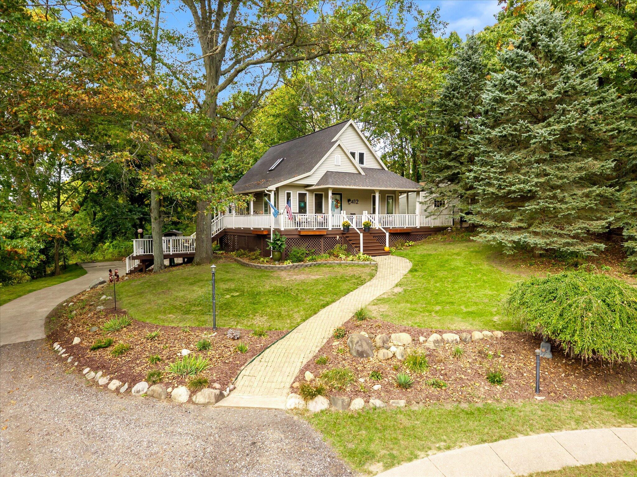 412 Pettis Avenue SE Ada MI 49301