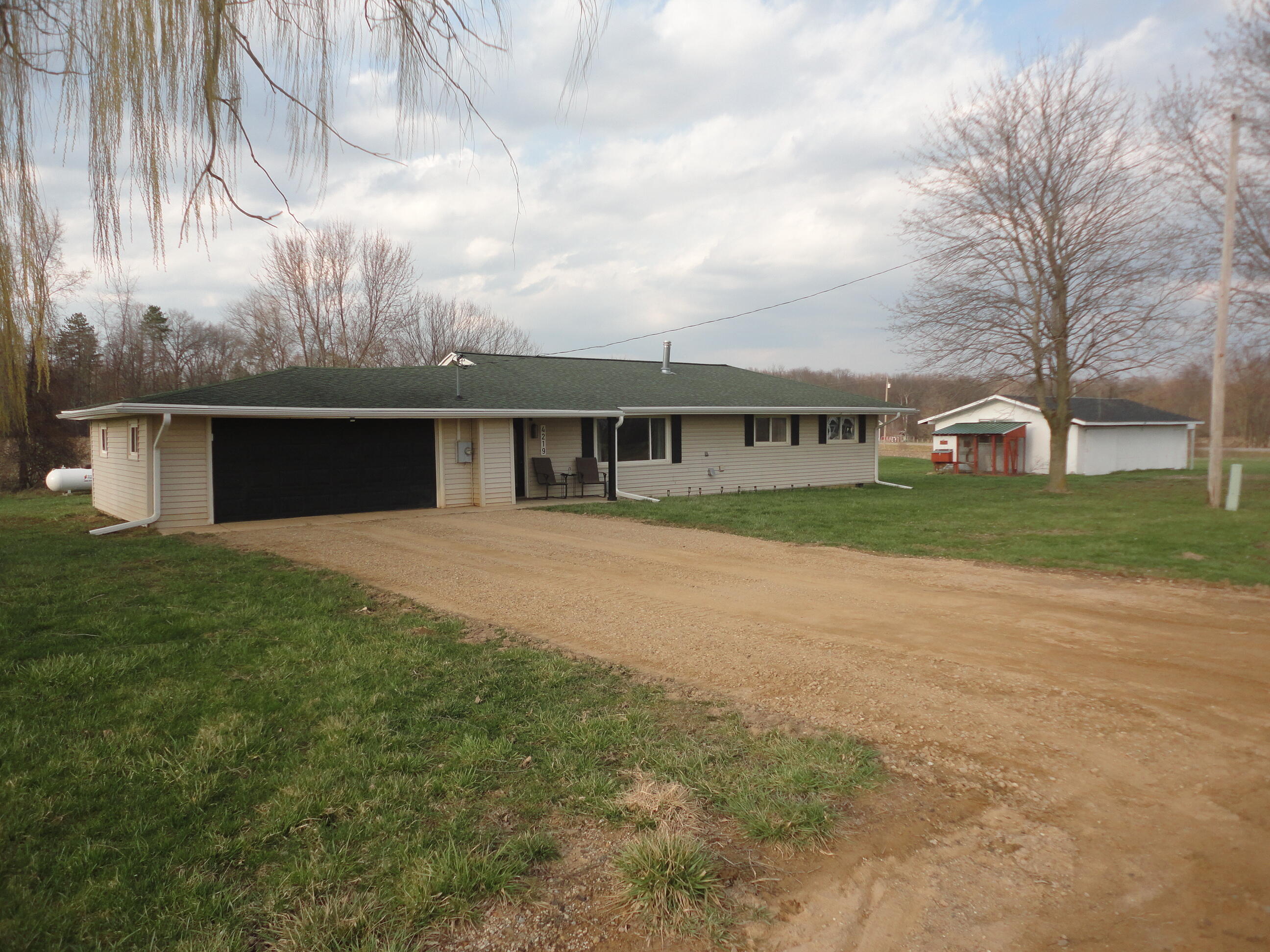 4219 W 110th Avenue Allegan MI 49010