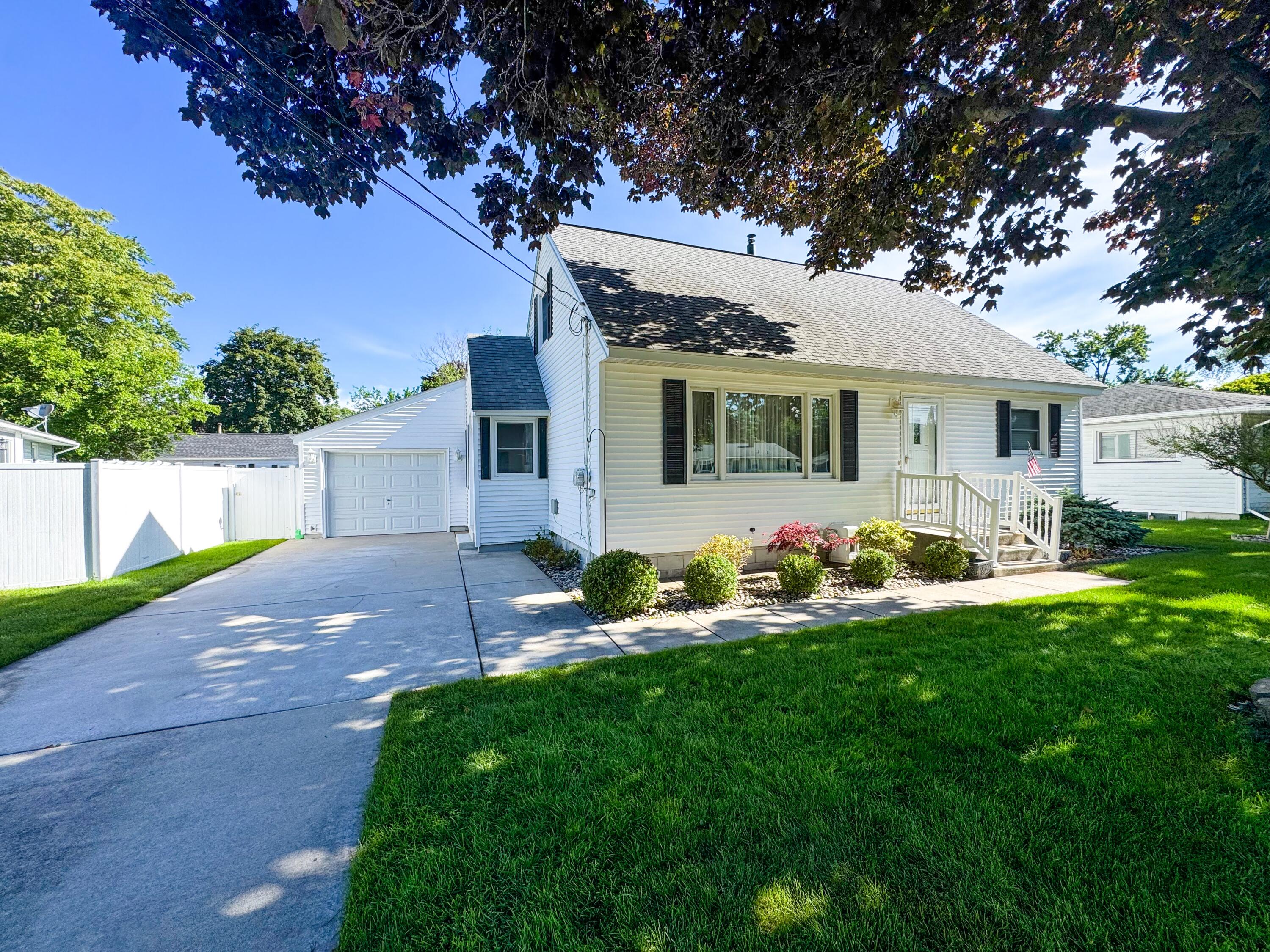 2304 Columbus Avenue Muskegon MI 49441