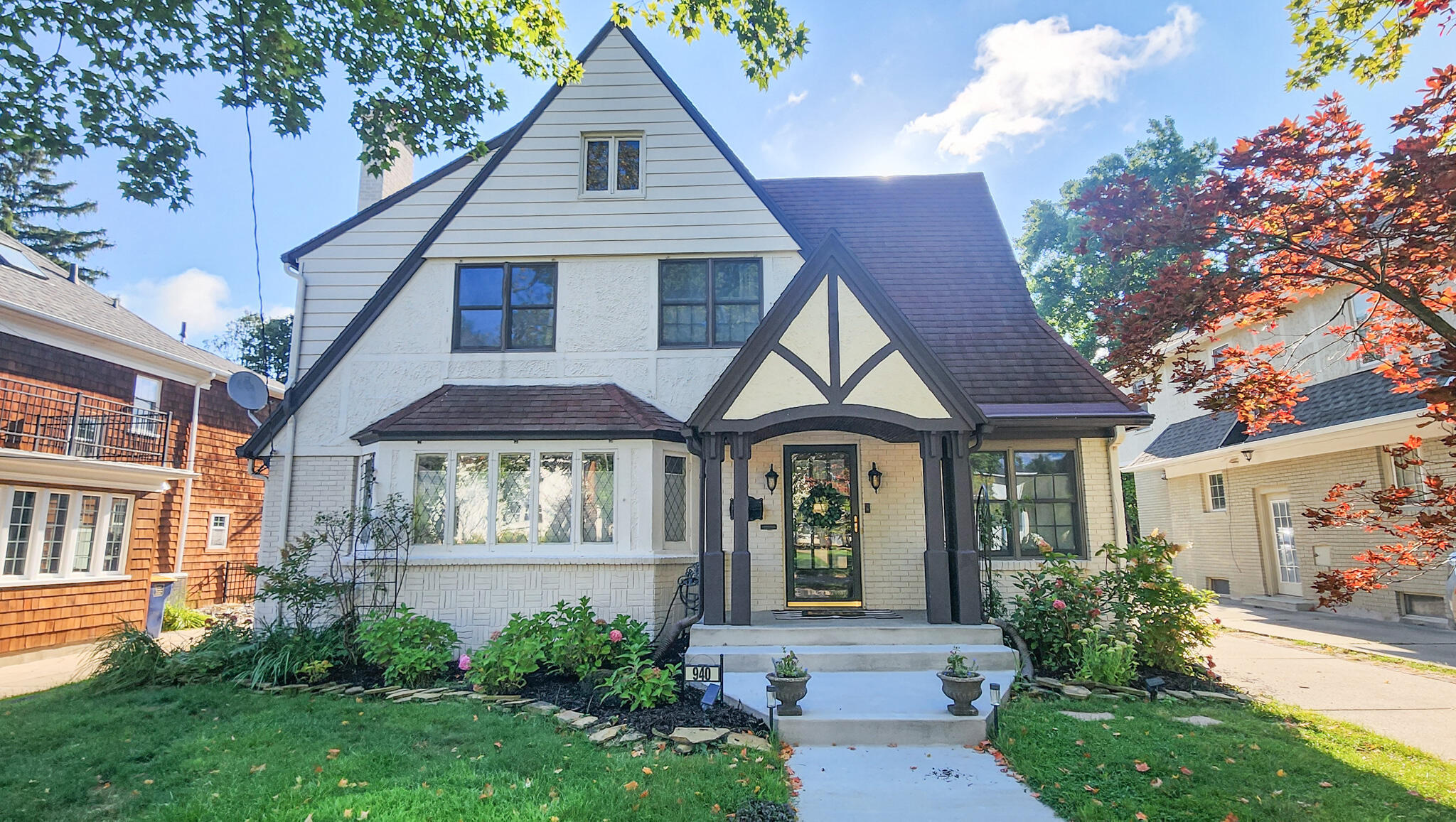 940 Lakeside Drive SE East Grand Rapids MI 49506