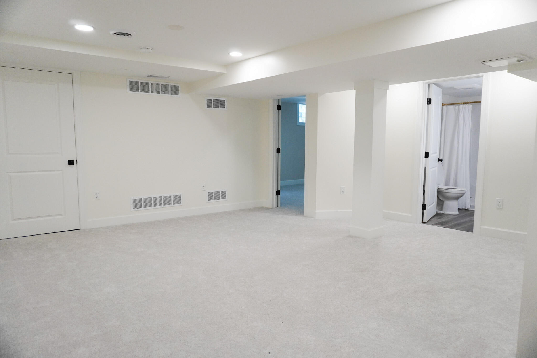 940 Lakeside Drive SE East Grand Rapids MI 49506