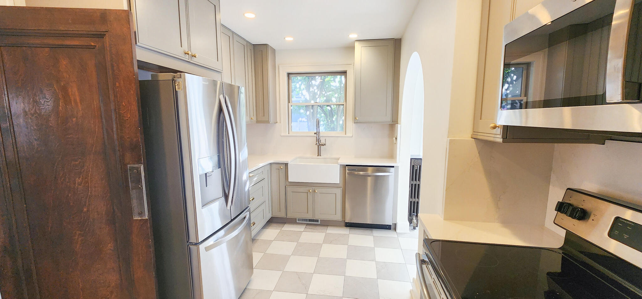 940 Lakeside Drive SE East Grand Rapids MI 49506