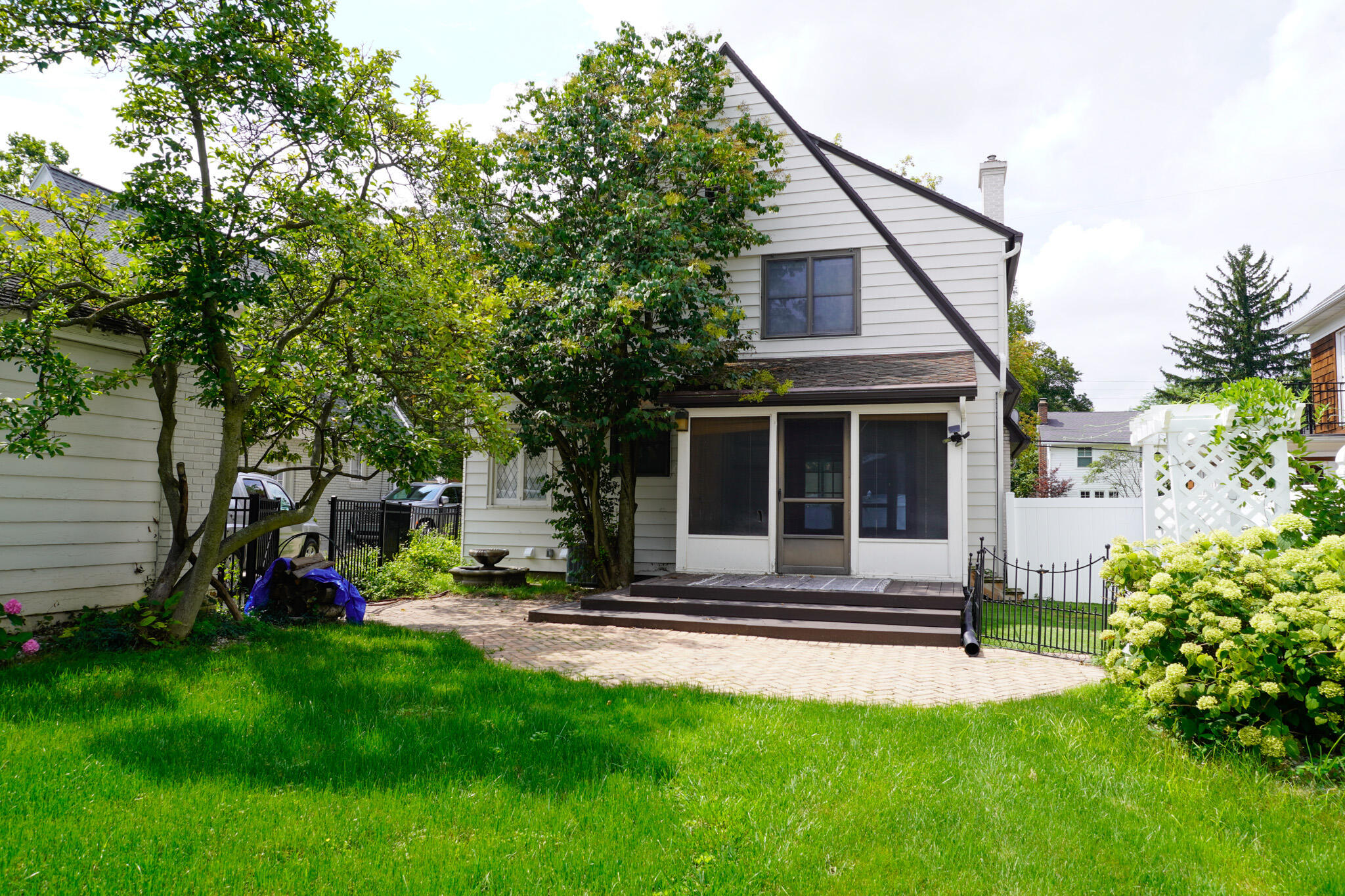 940 Lakeside Drive SE East Grand Rapids MI 49506