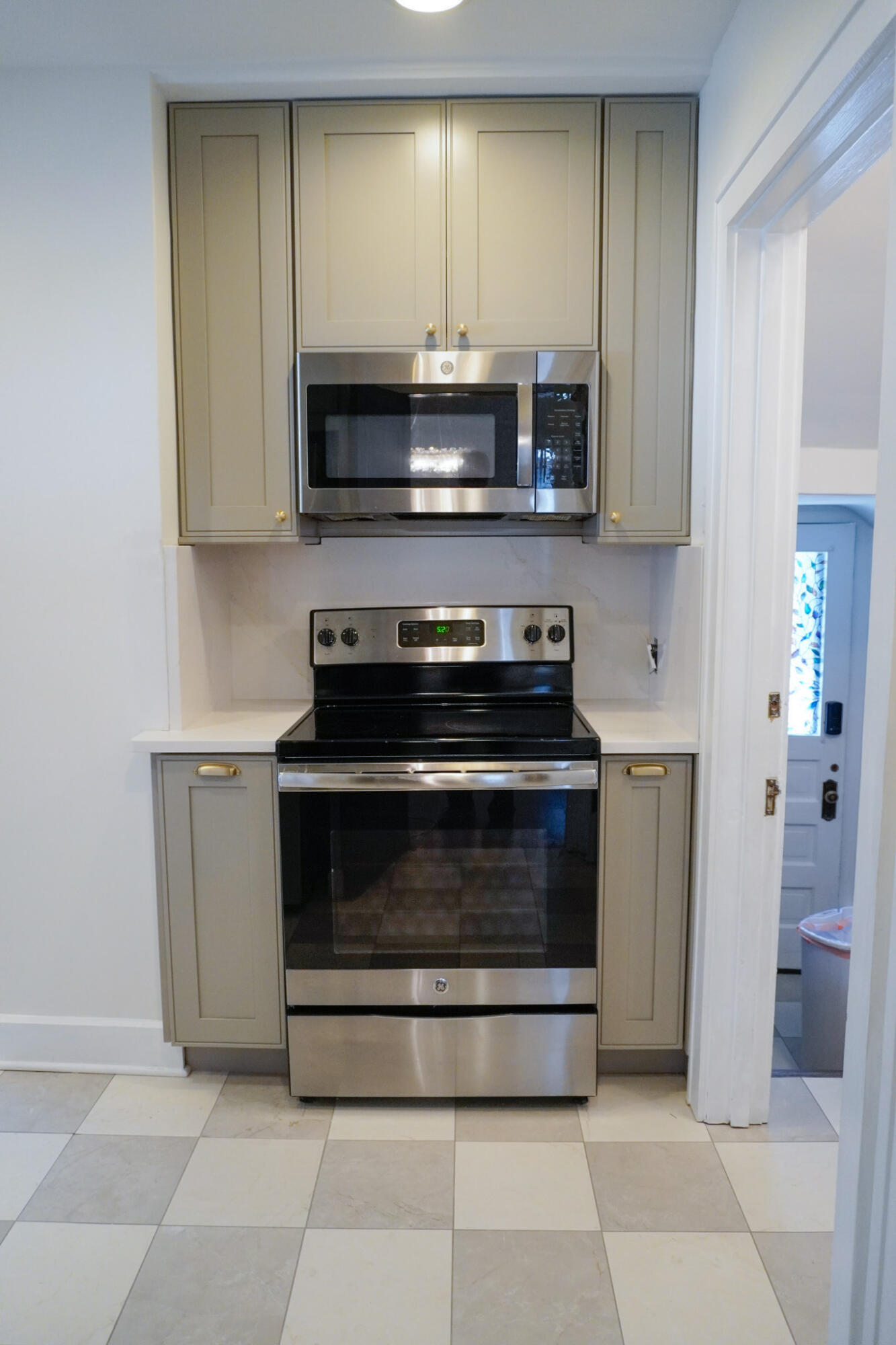 940 Lakeside Drive SE East Grand Rapids MI 49506