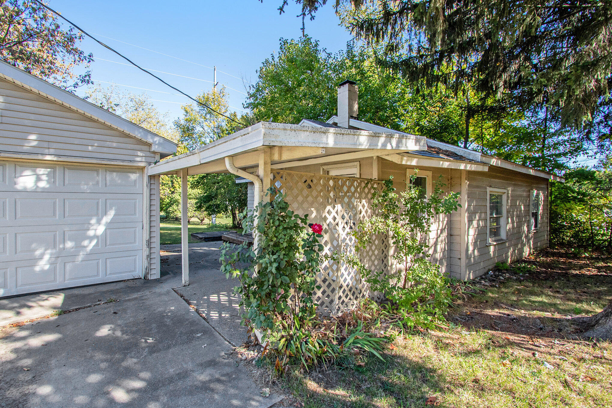 1005 E Front Street Buchanan MI 49107