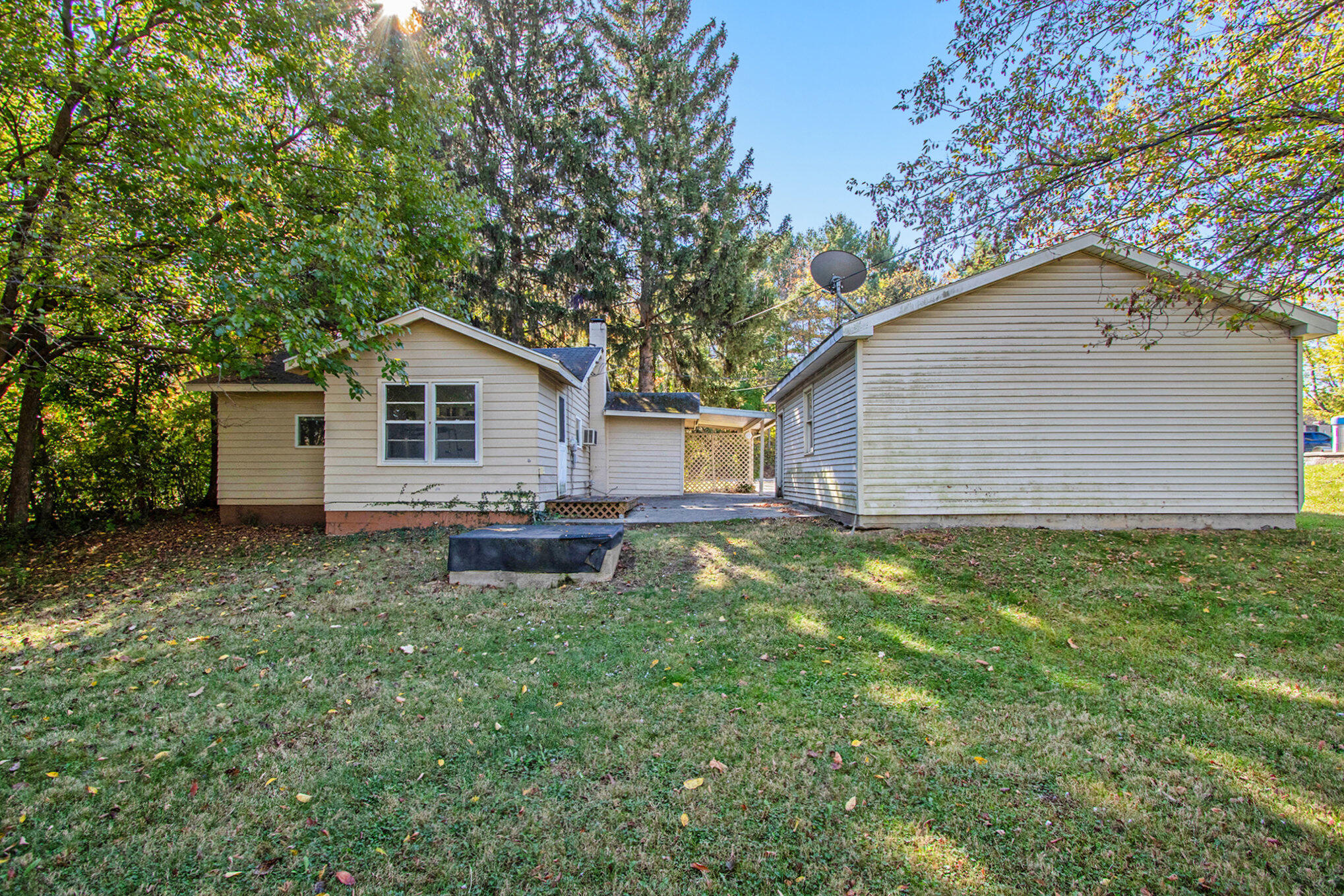 1005 E Front Street Buchanan MI 49107