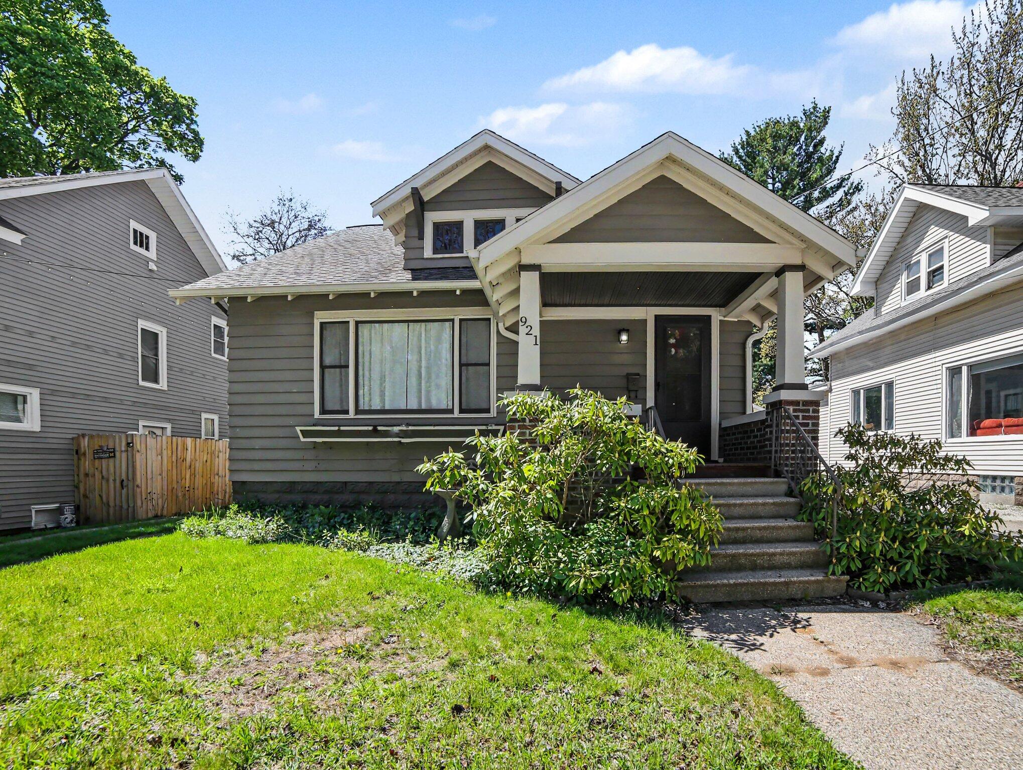 921 Ireland Avenue Muskegon MI 49441