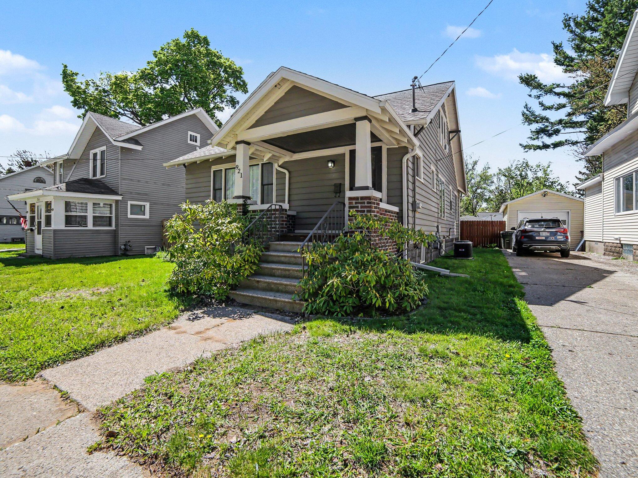 921 Ireland Avenue Muskegon MI 49441