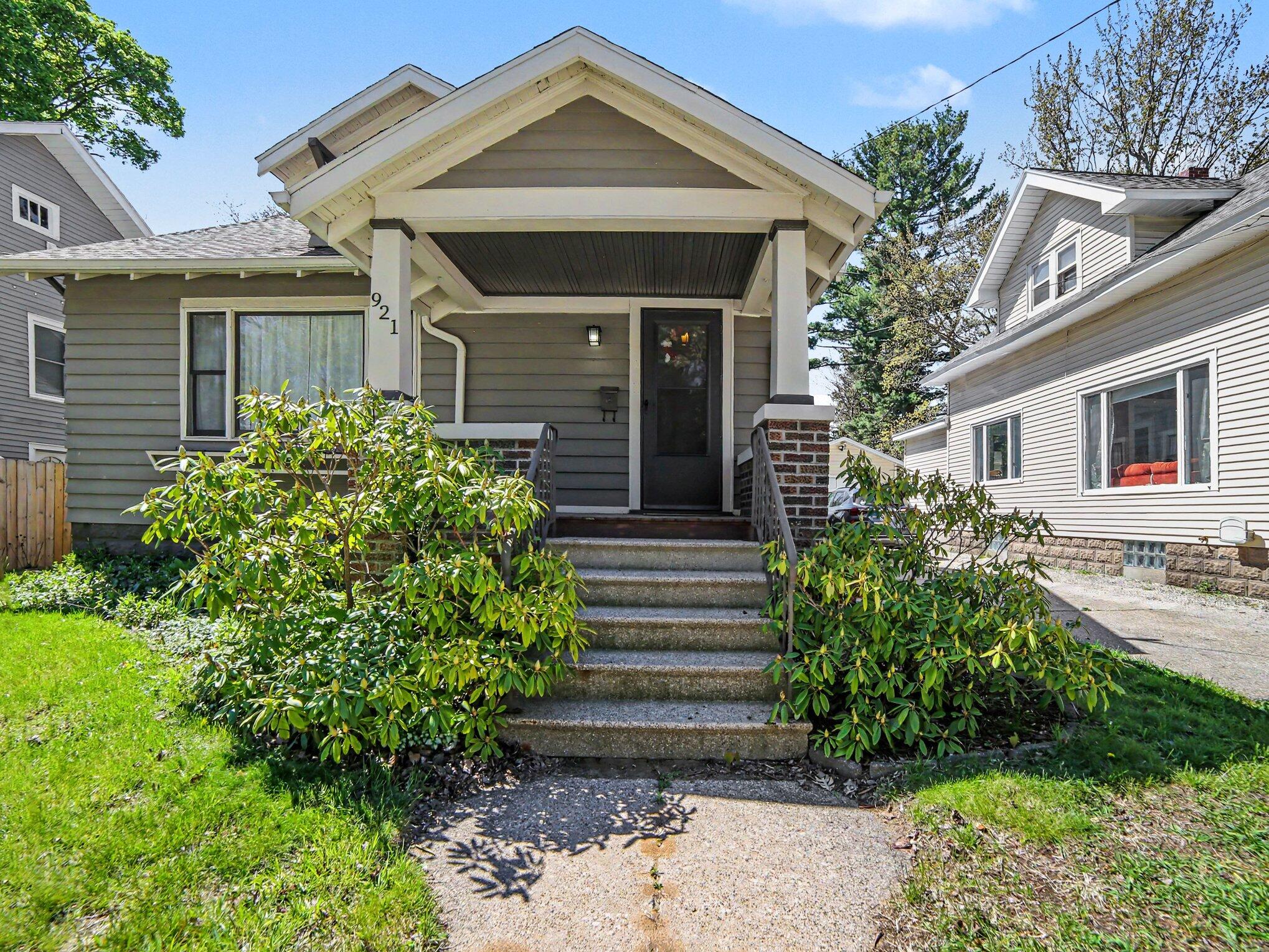 921 Ireland Avenue Muskegon MI 49441